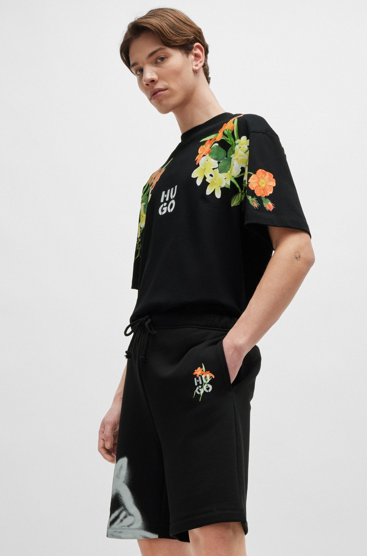 RELAXED-FIT SHORTS WITH FLORAL ARTWORK - 3