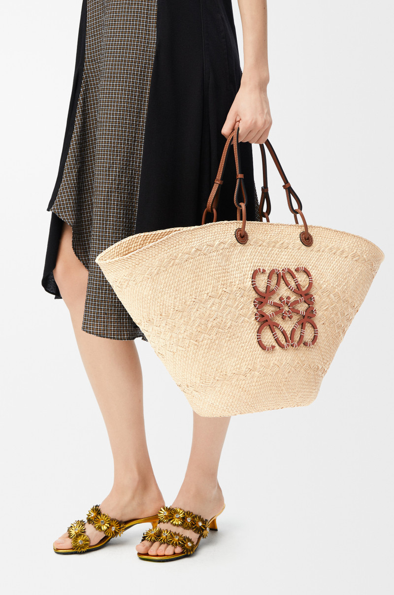Loewe Large Anagram Basket bag in iraca palm and calfskin outlook