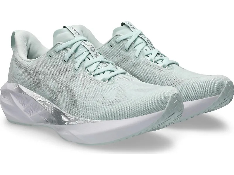 ASICS Novablast 5 - 6