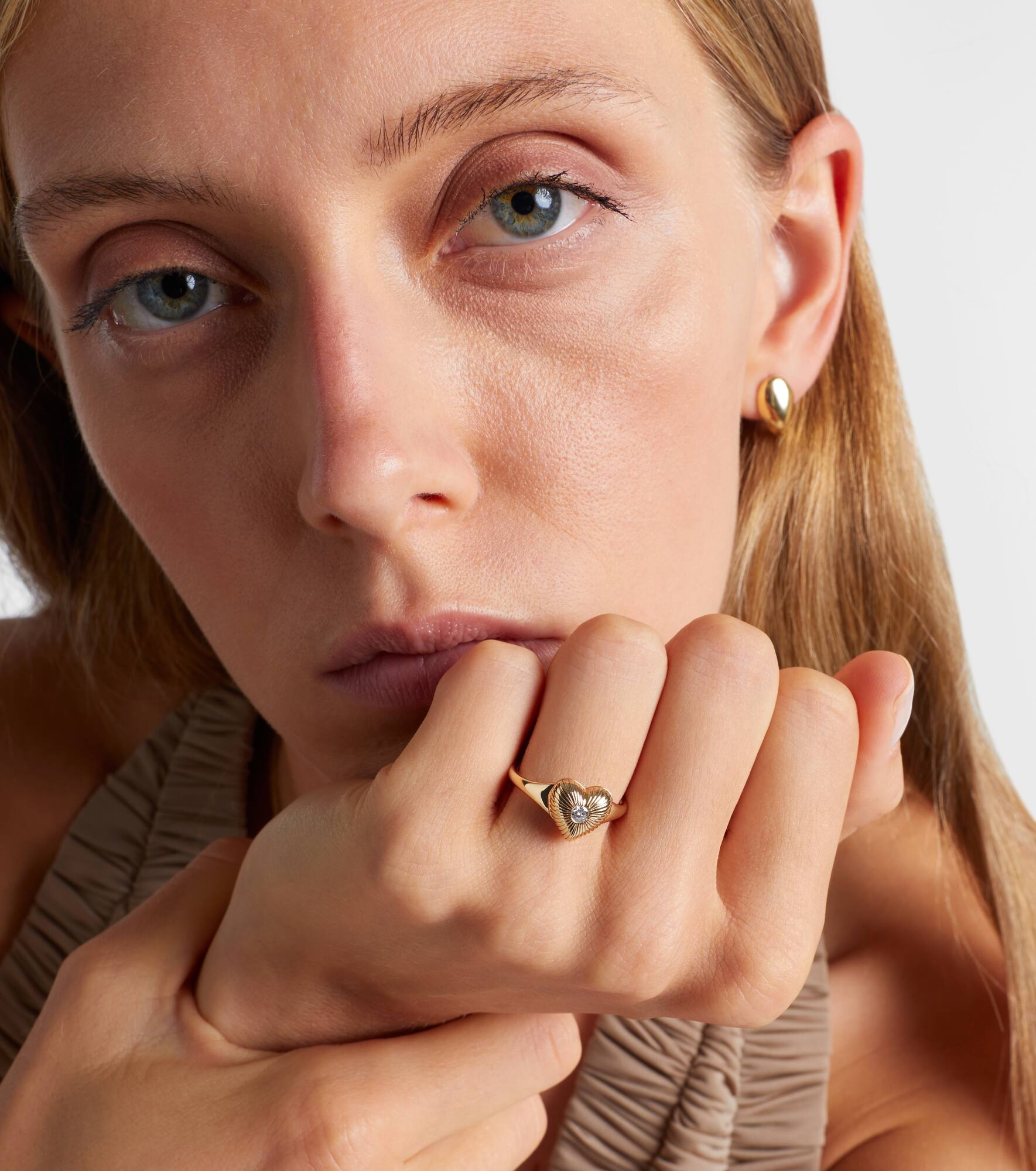 9kt gold ring with diamond - 3