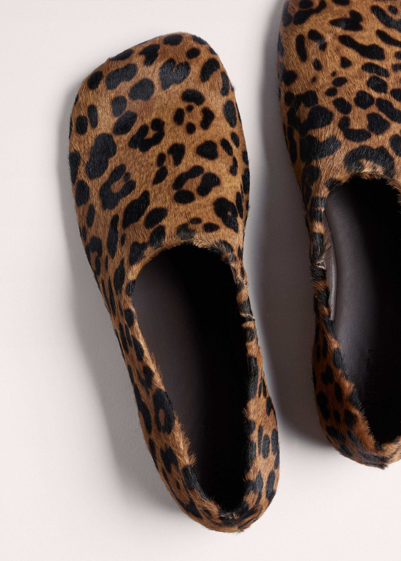 Asymmetric Slipper 7