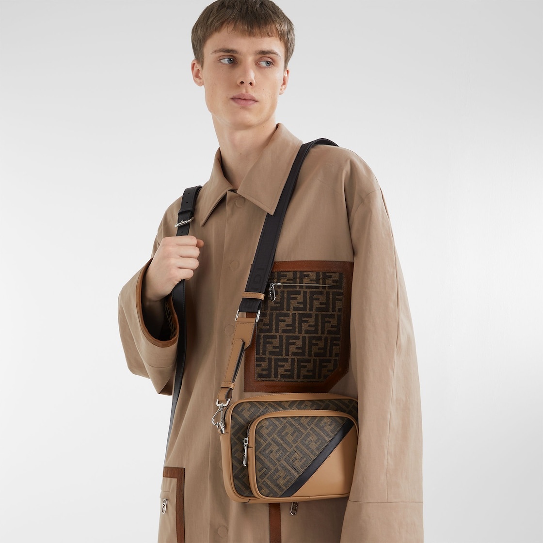 【関税込み】FENDI FENDI SHADOW DIAGONAL CASE DUO ROOM Fendi Diagonal Camera Case Leather Black | Fendi