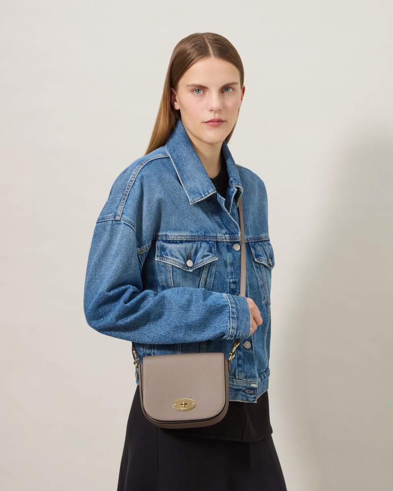 Mulberry Small Darley Satchel
Cashmere Taupe Small Classic Grain outlook