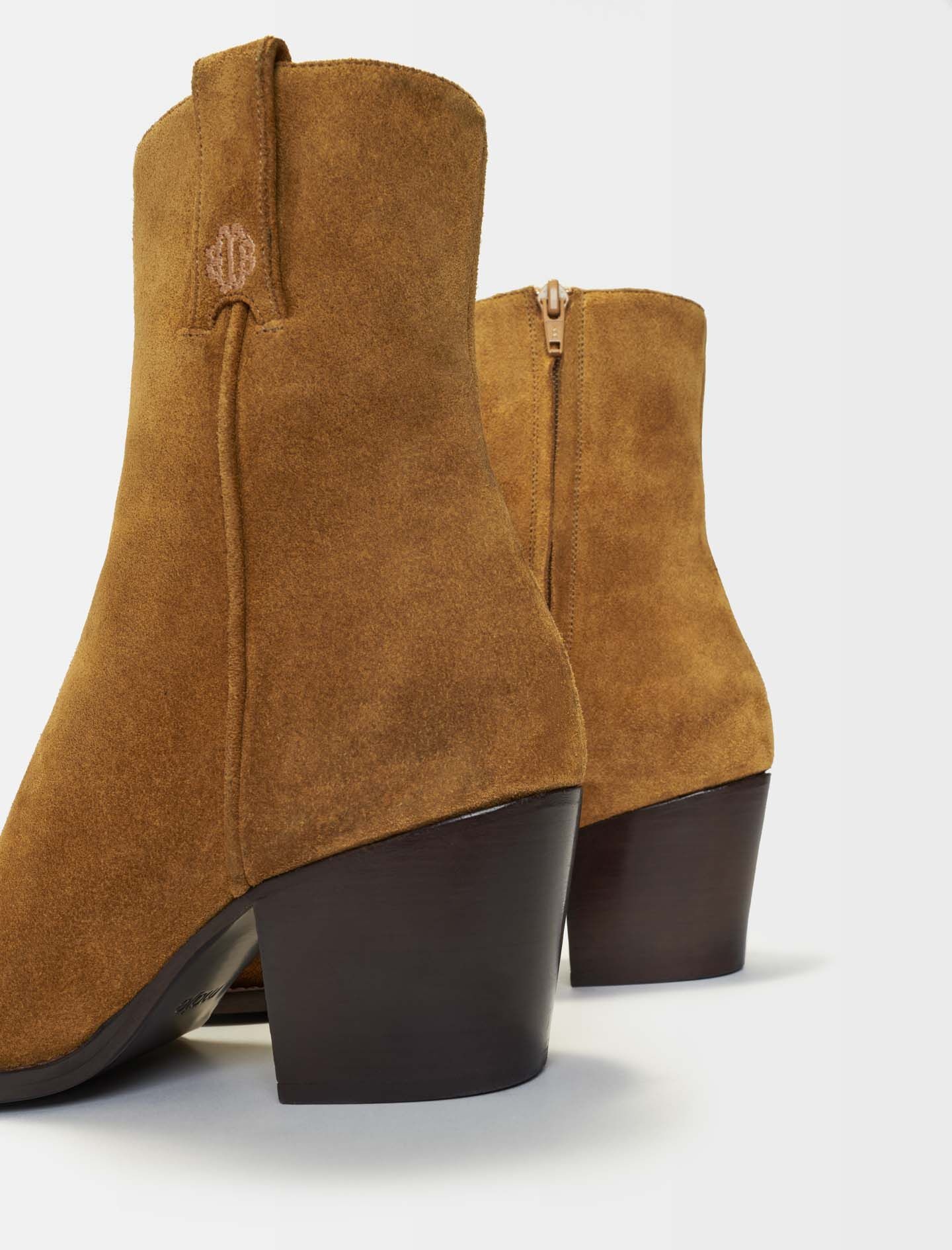 Cowboy boots in camel suede leather - 3