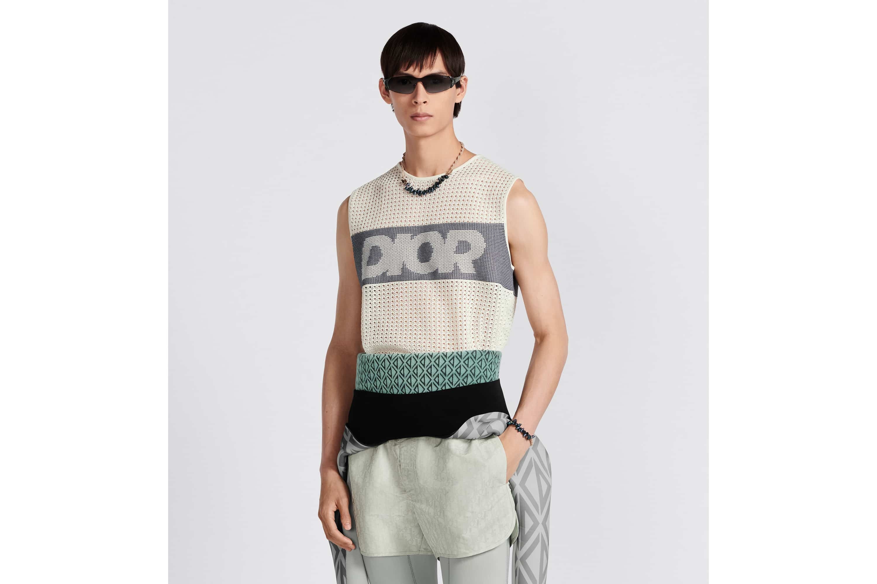 Sleeveless T-Shirt - 4