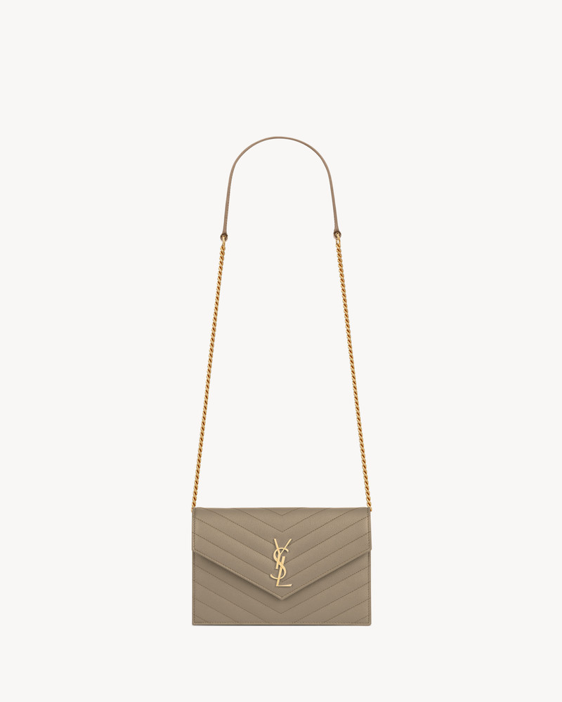 CASSANDRE ENVELOPE CHAIN WALLET IN GRAIN DE POUDRE LEATHER 1