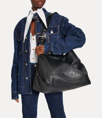 【Vivienne Westwood】新作 スエード Maximeクロスボディ 男女兼 Maxime Small Crossbody in BLACK | Vivienne Westwood®
