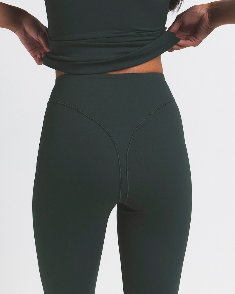 NikeSKIMS Matte Women's High-Waisted V-Panel Straight Leggings 3