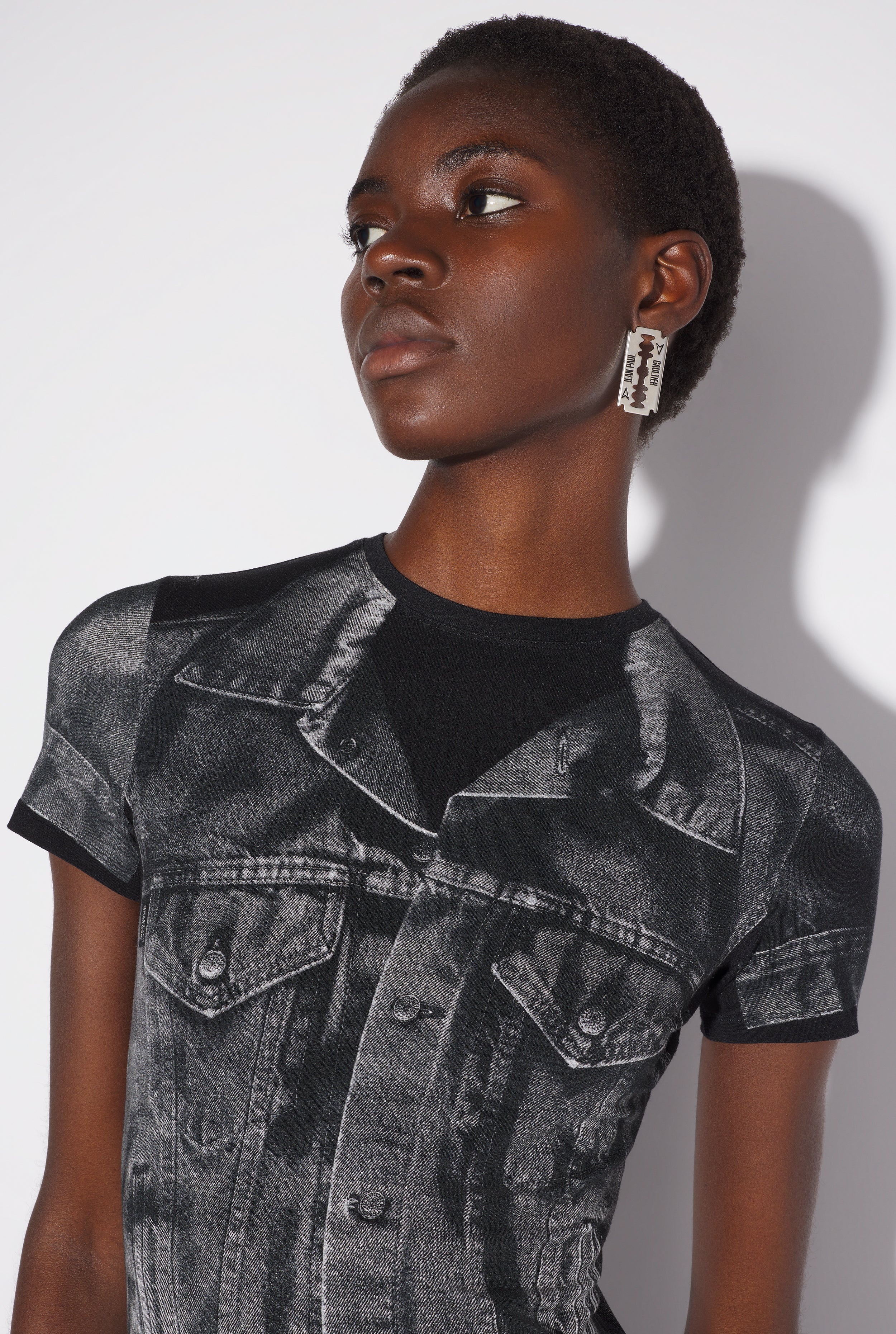 THE BLACK DENIM TROMPE L’OEIL T-SHIRT - 4