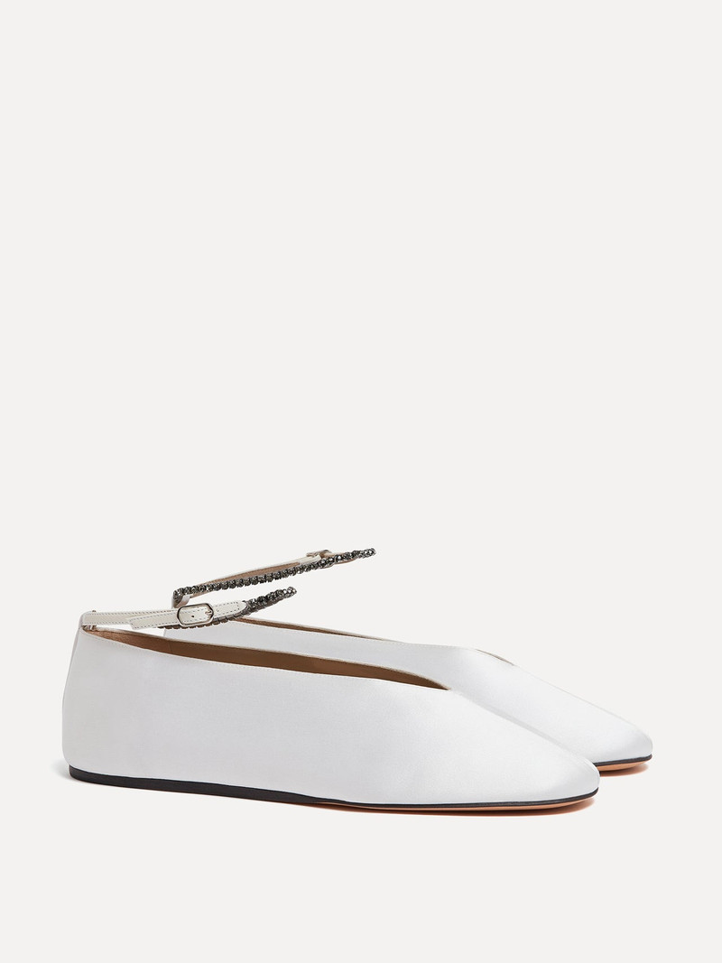LE MONDE BÉRYL Olympia Slipper / Ivory Satin outlook