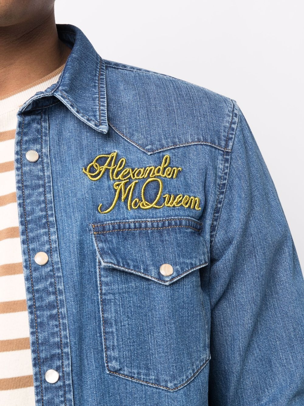 logo-embroidered denim shirt - 5