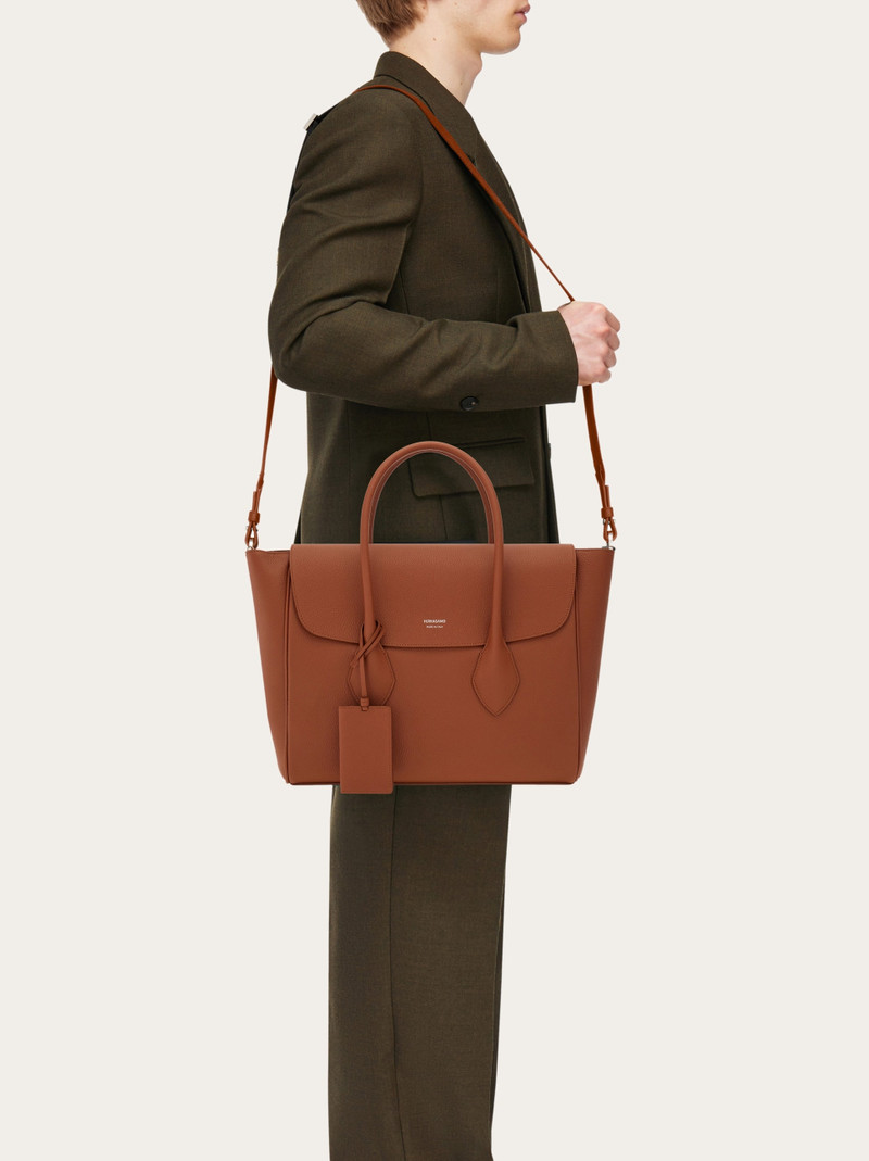 East-West tote bag 3