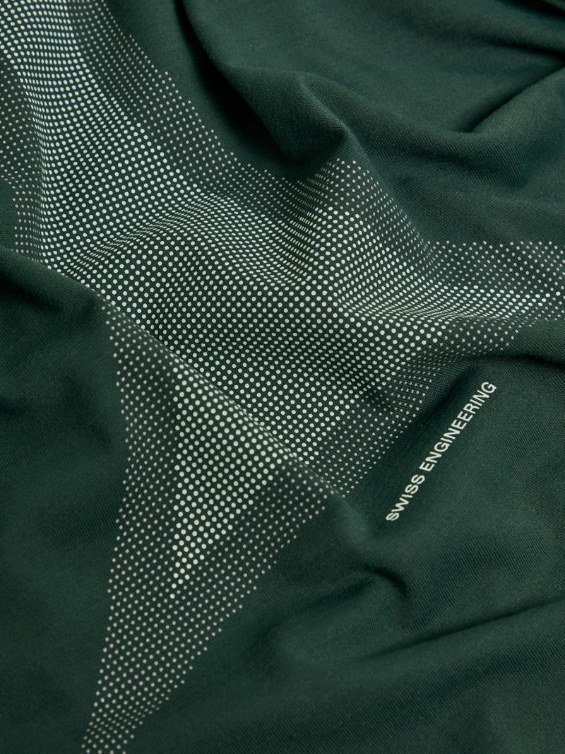 On print T-shirt outlook