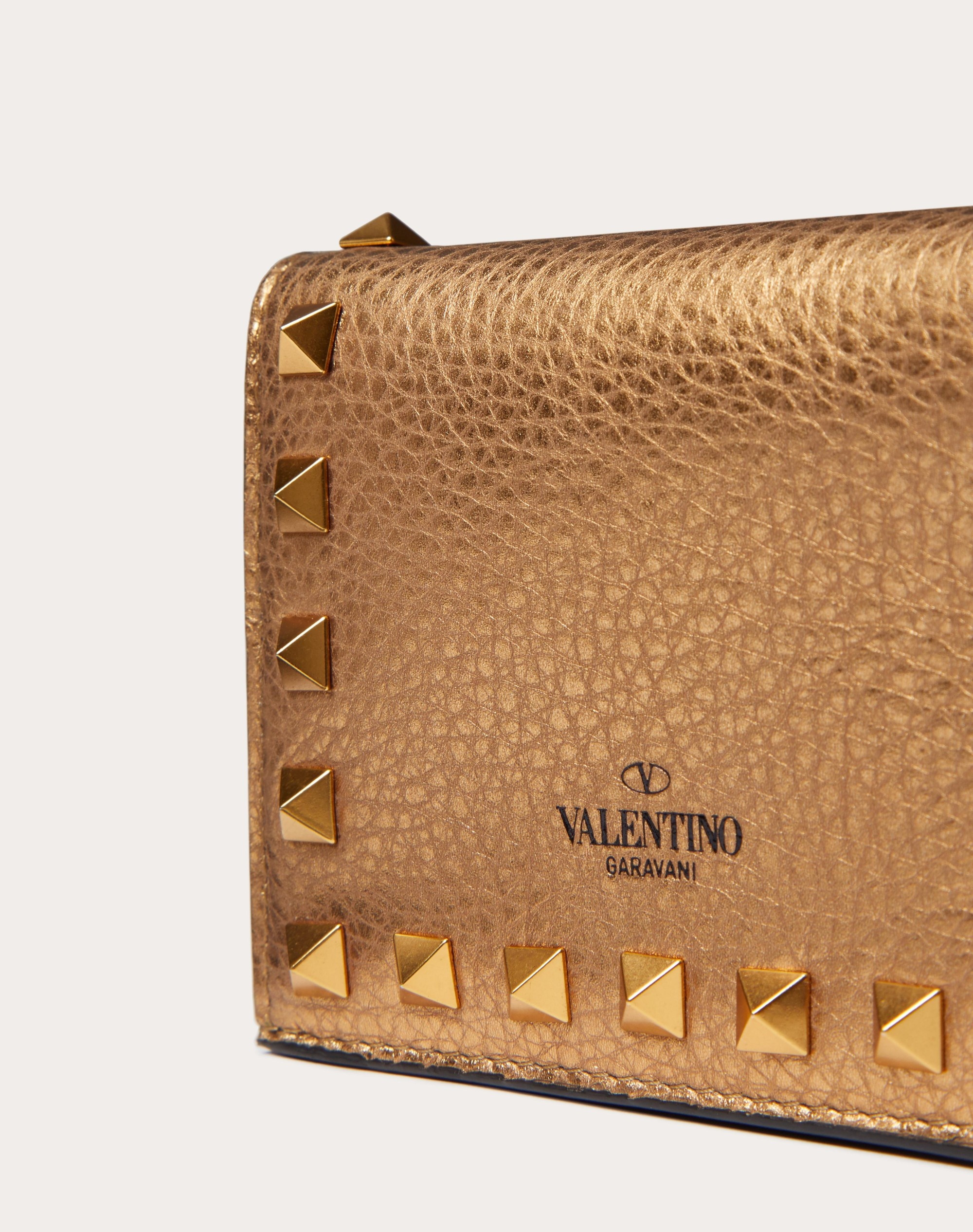 SMALL ROCKSTUD METALLIC GRAINY CALFSKIN WALLET - 2