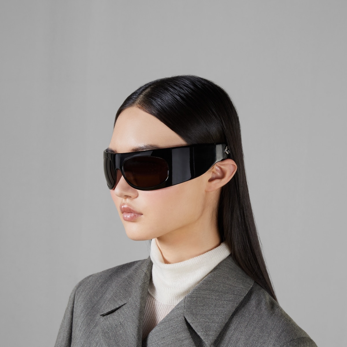 GUCCI Mask-shaped frame sunglasses | REVERSIBLE