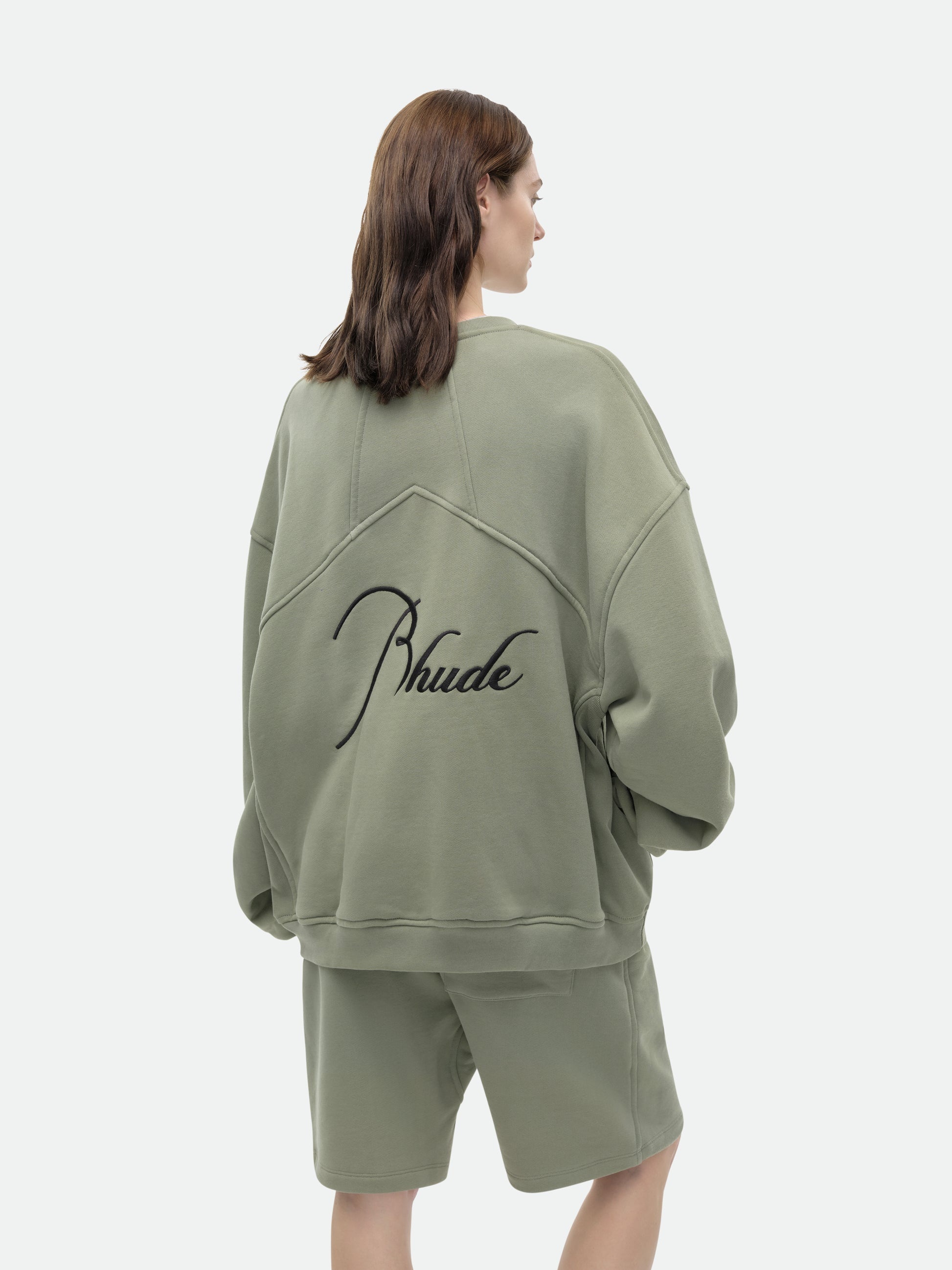 CLASSIC CREWNECK - 10