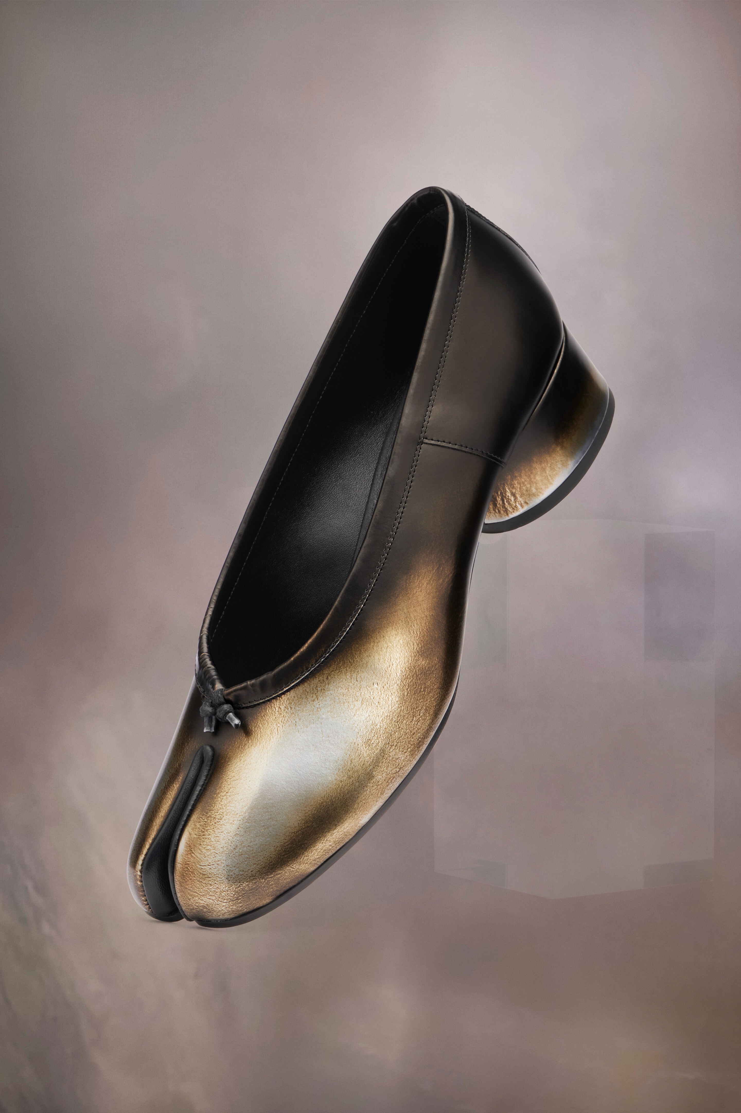 大人気★直営店★Maison Margiela★Tabi new dancer Maison Margiela Tabi Metallic New Ballerinas | REVERSIBLE