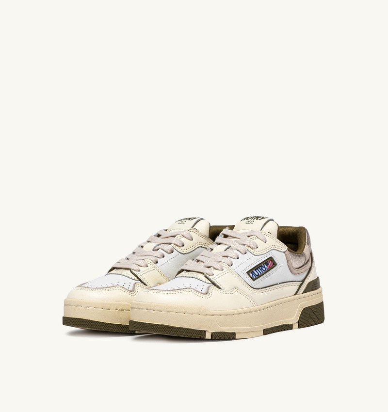 AUTRY CLC LOW SNEAKERS IN WHISPER WHITE LIZARD AND PLATINUM LEATHER outlook