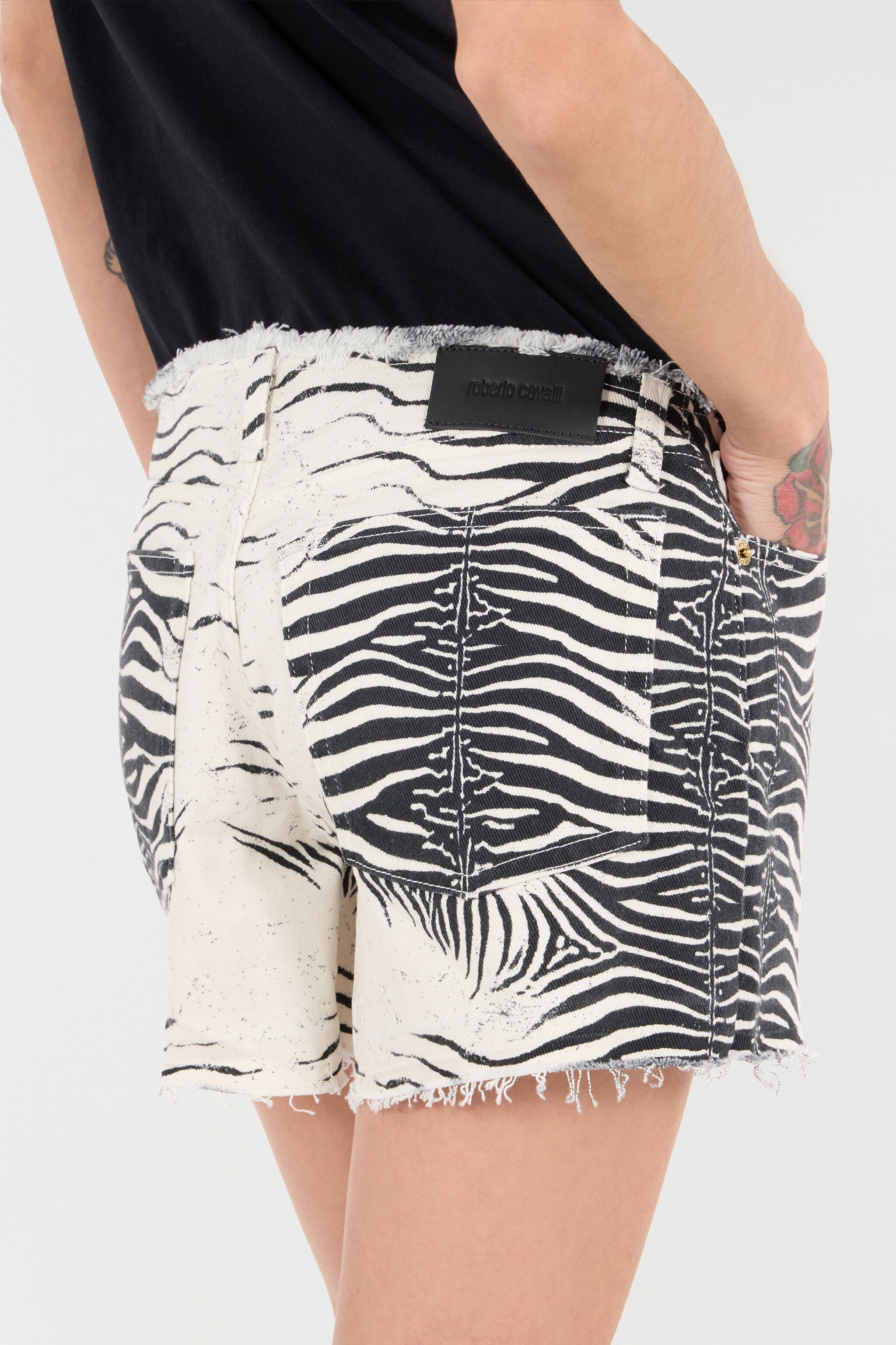 Frayed Shorts With White Tigress Print - 7