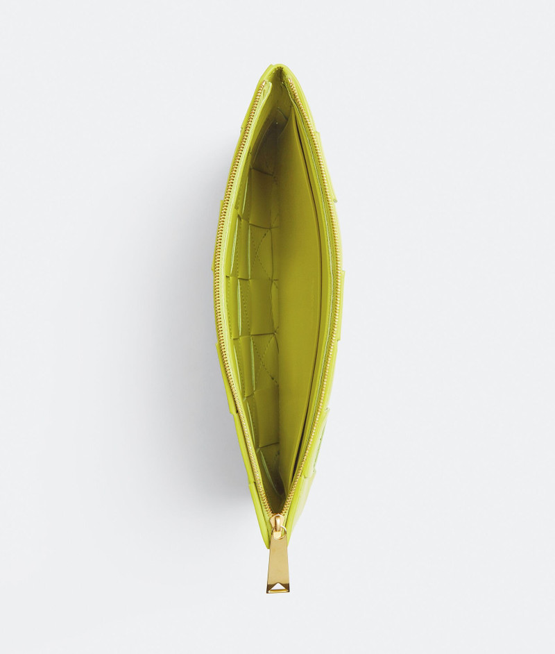 Bottega Veneta pouch outlook