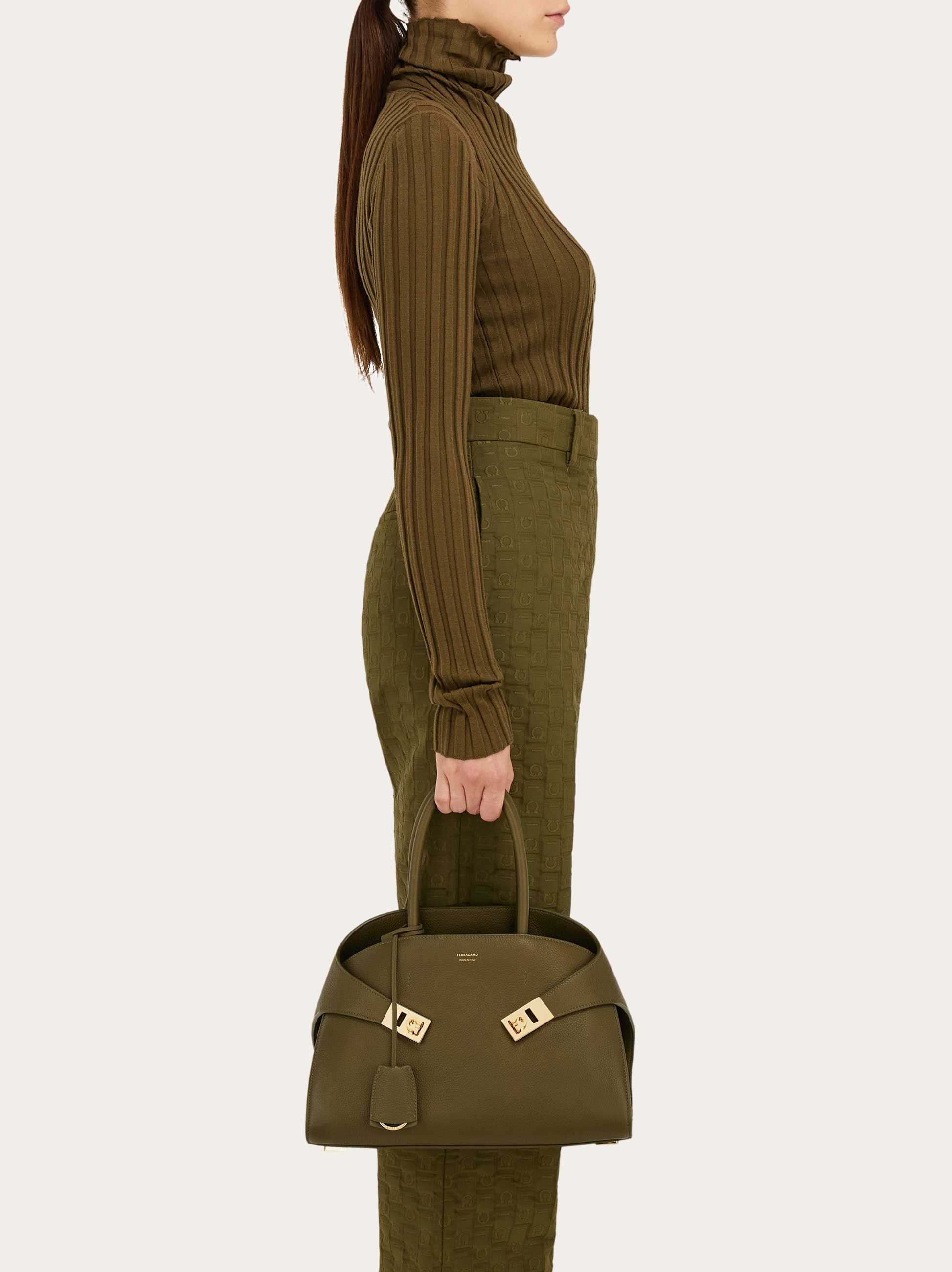 Hug handbag (S) - 2