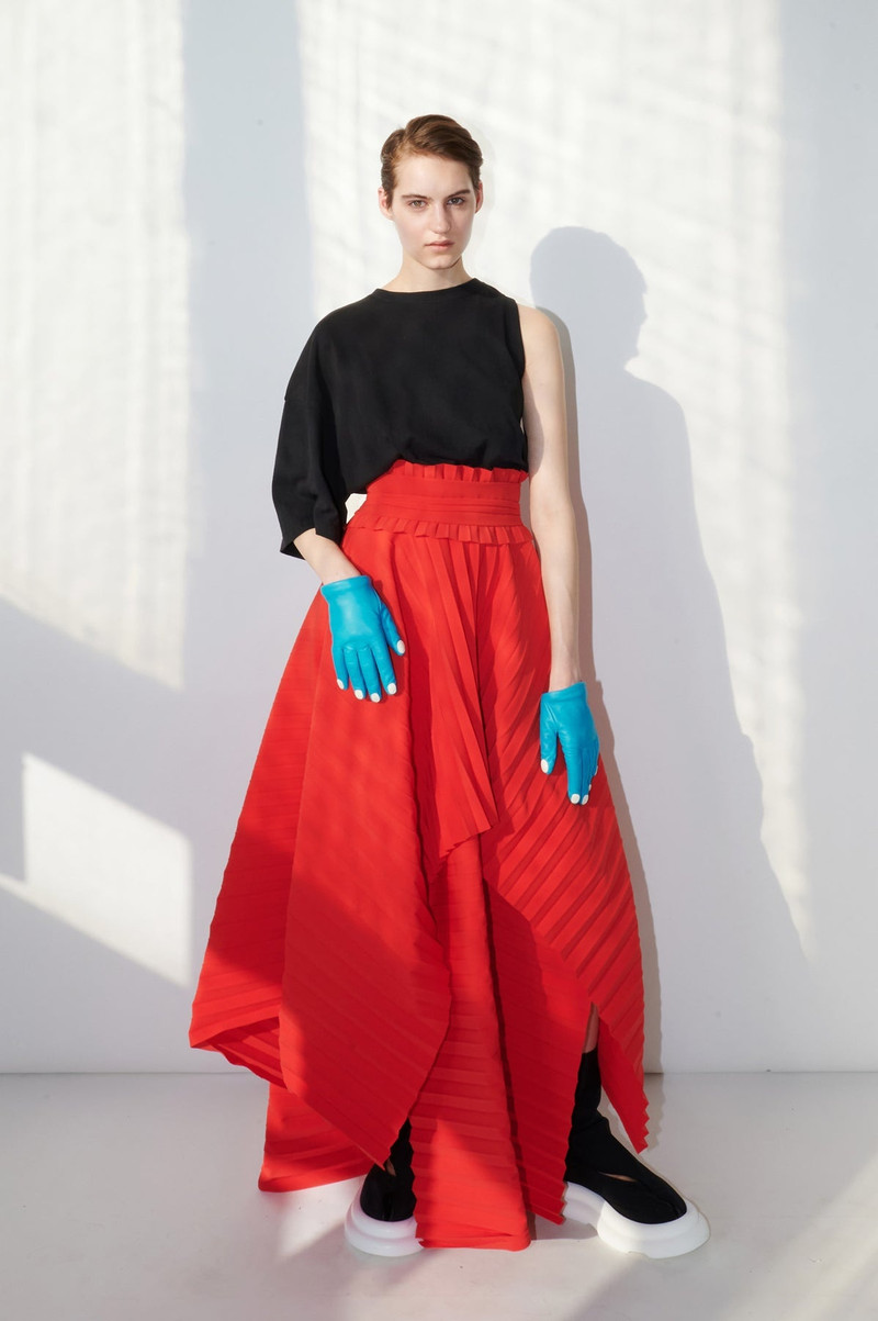 ORGANIC COTTON ONE-SLEEVE T-SHIRT BLACK 16