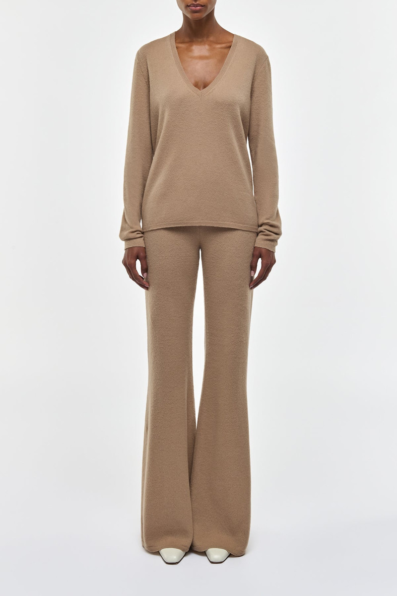 GABRIELA HEARST Vesper Knit V-Neck Sweater in Camel Brushed Cashmere outlook