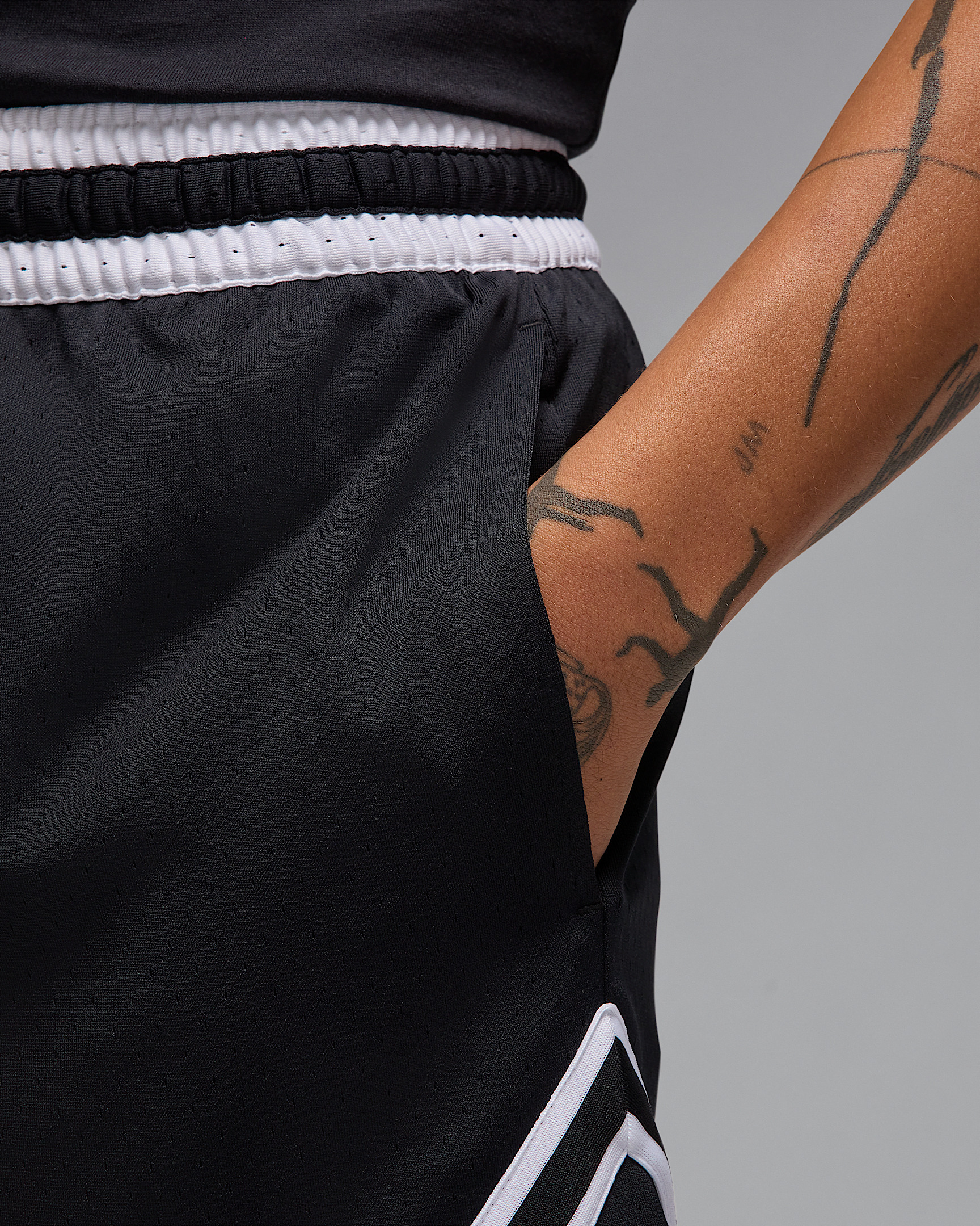 Jordan Sport Men's Dri-FIT Mesh Diamond Shorts - 4