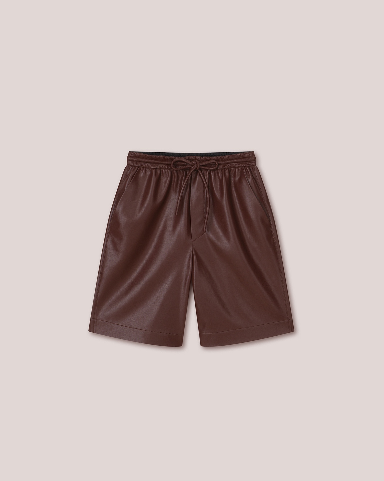 MUNIRA - Karate silouette OKOBOR™ alt-leather shorts - Plum chutney - 1