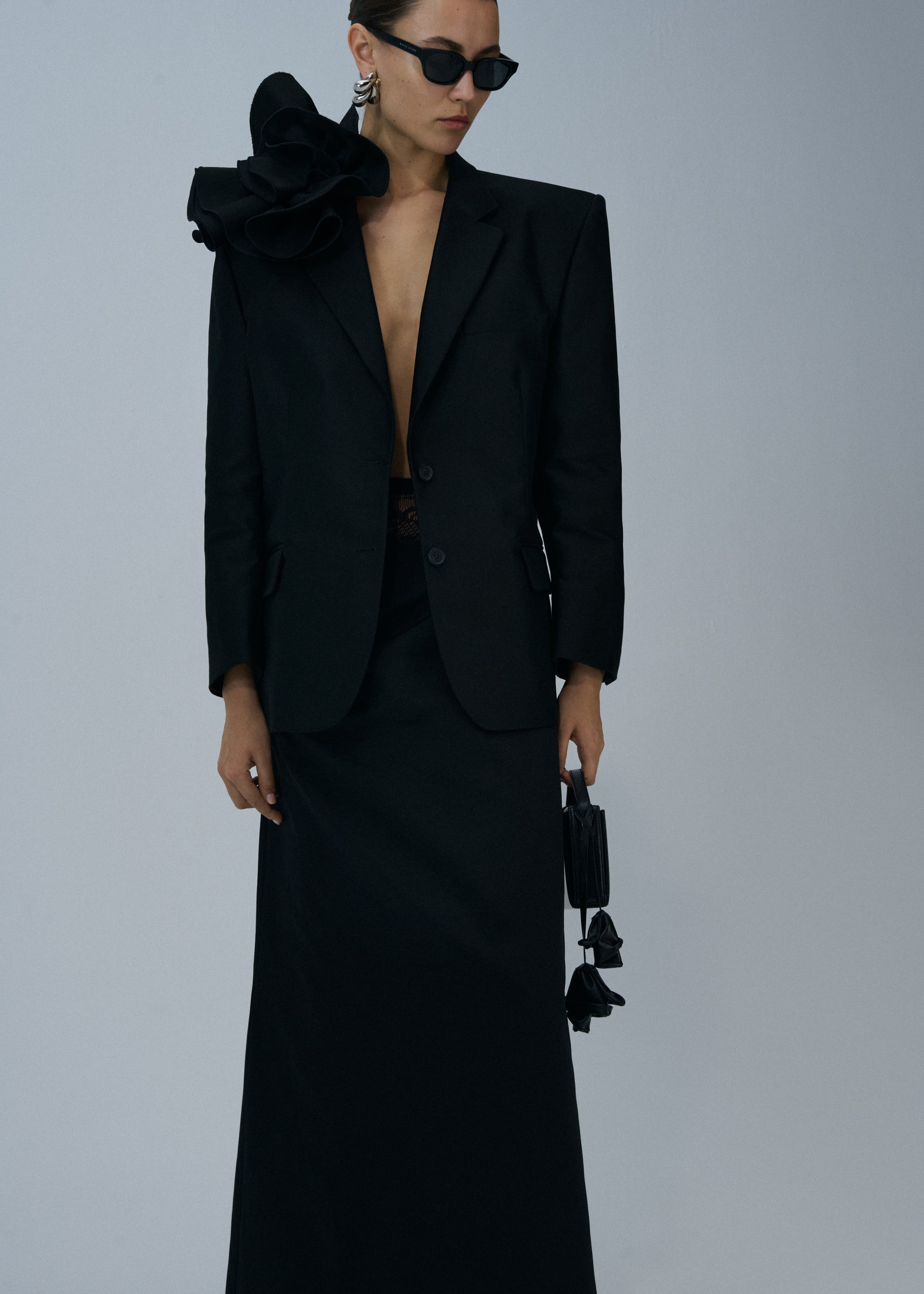 Classic flower appliqué blazer in black - 3