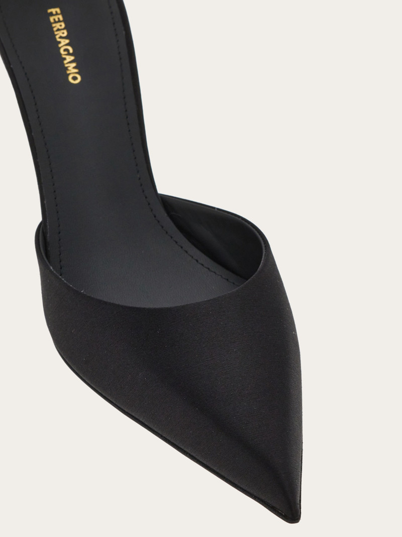 Pump shoe with ankle chain 6