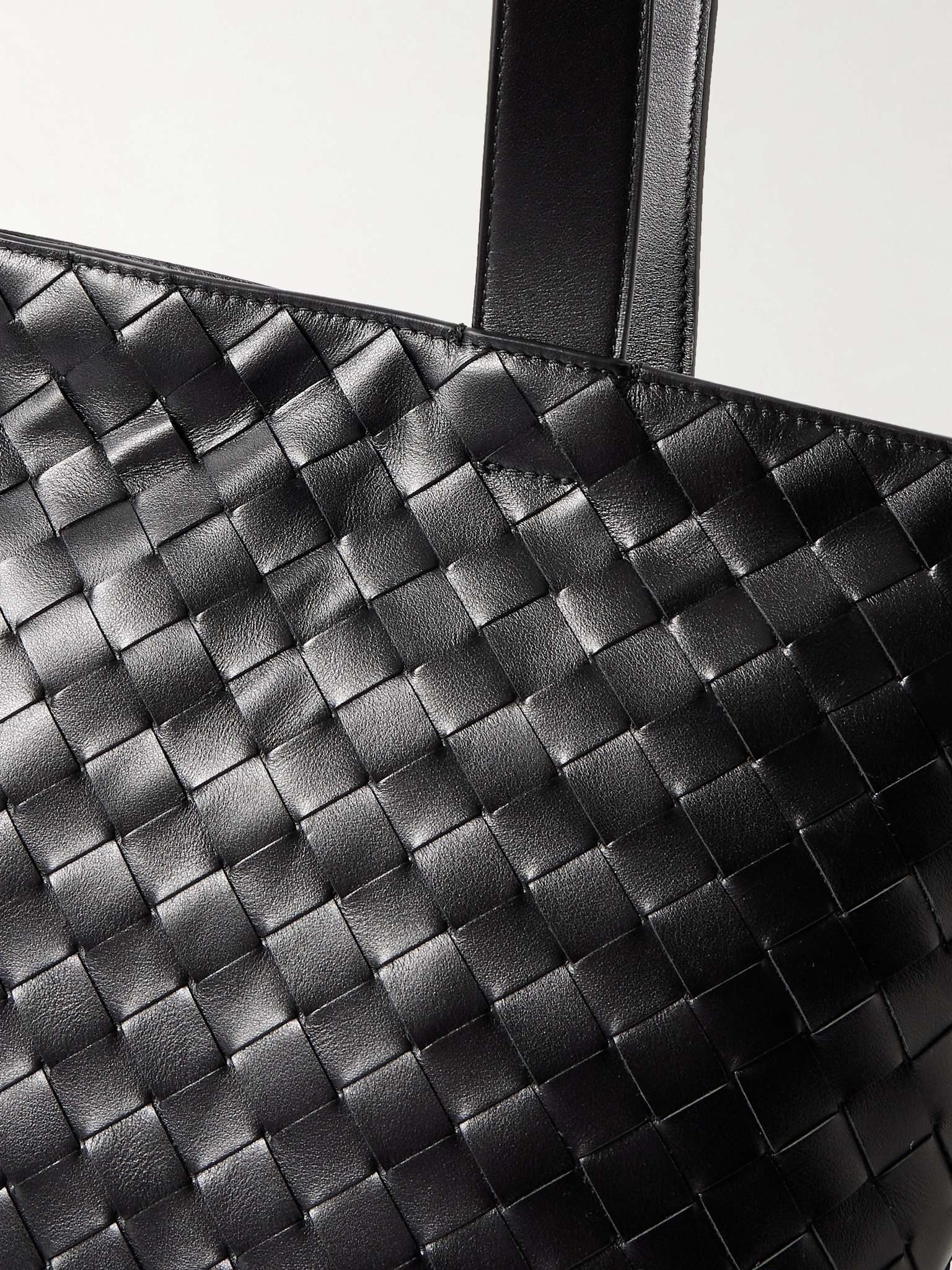 Bottega Veneta Avenue Small Intrecciato Leather Tote Bag