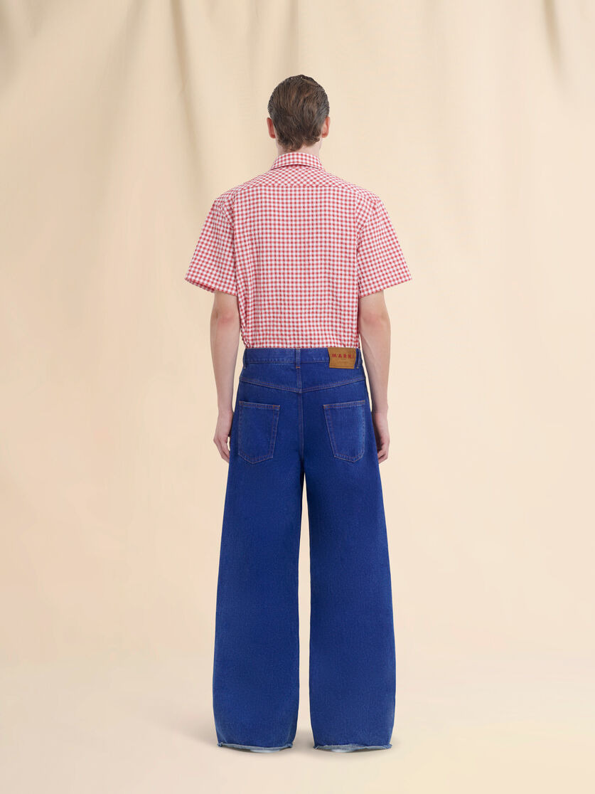 LOW RISE BLUE JEANS WITH RED BELT - 3