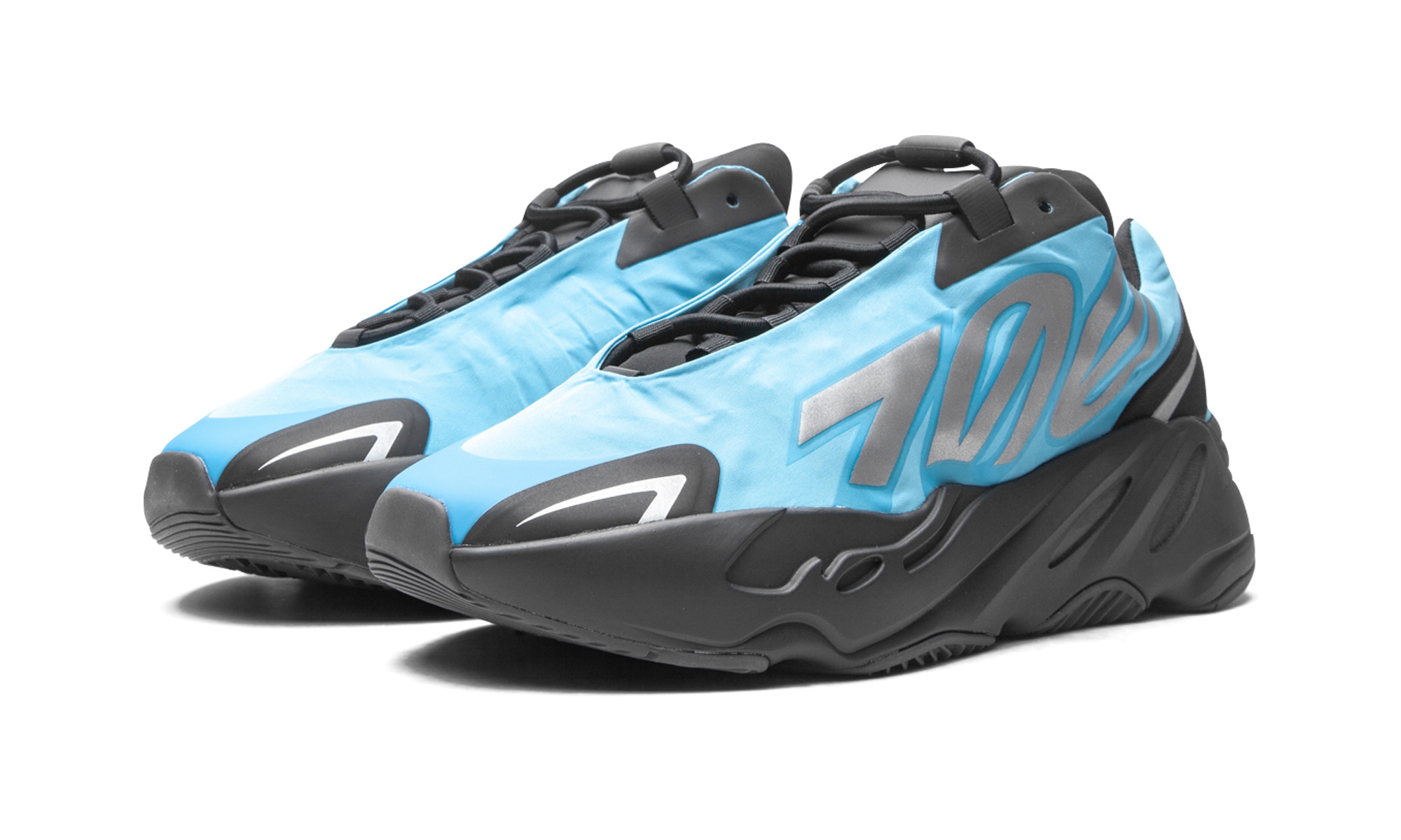 Yeezy 700 MNVN "Bright Cyan" - 2