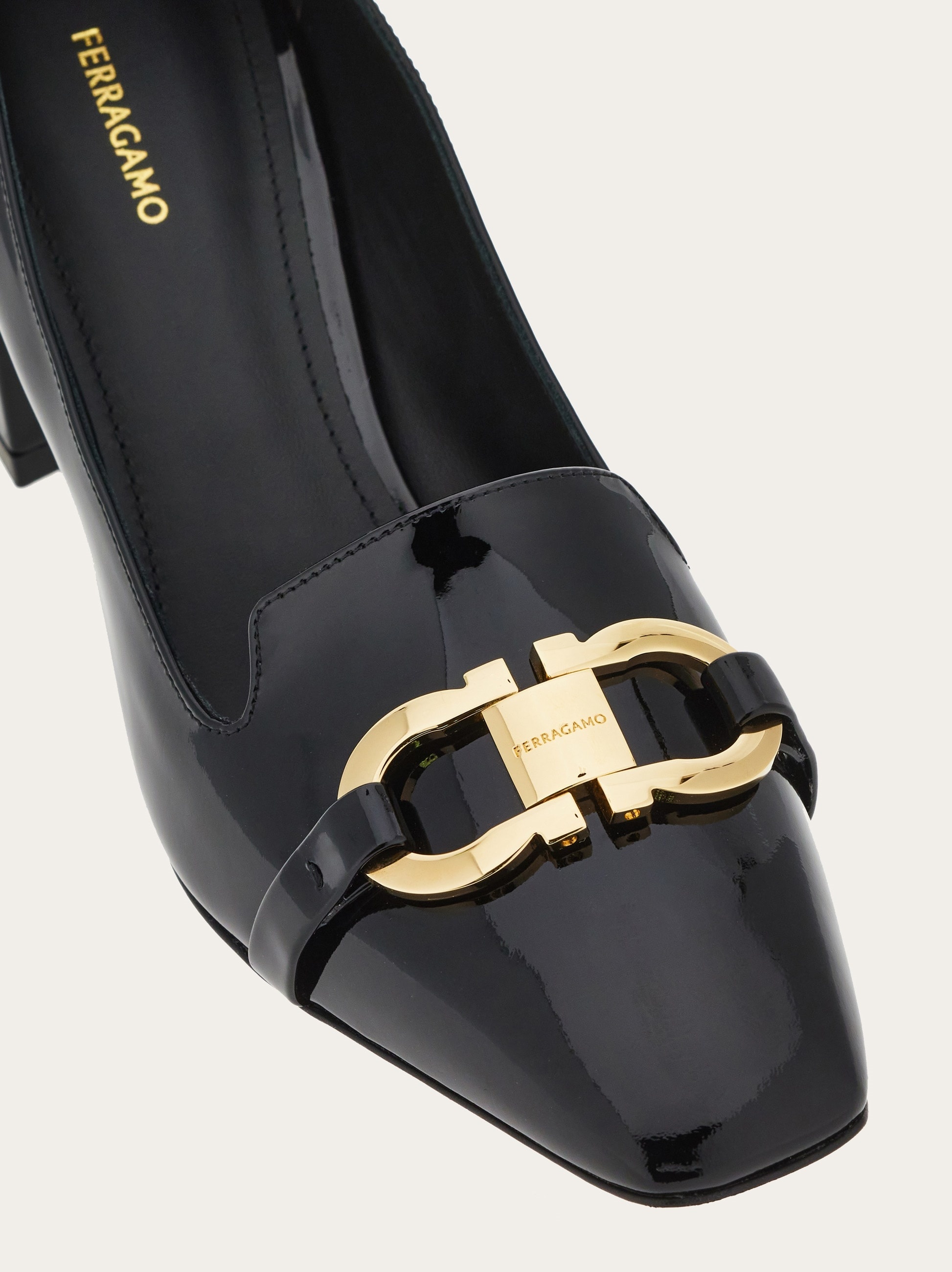 Pump with Gancini ornament - 6