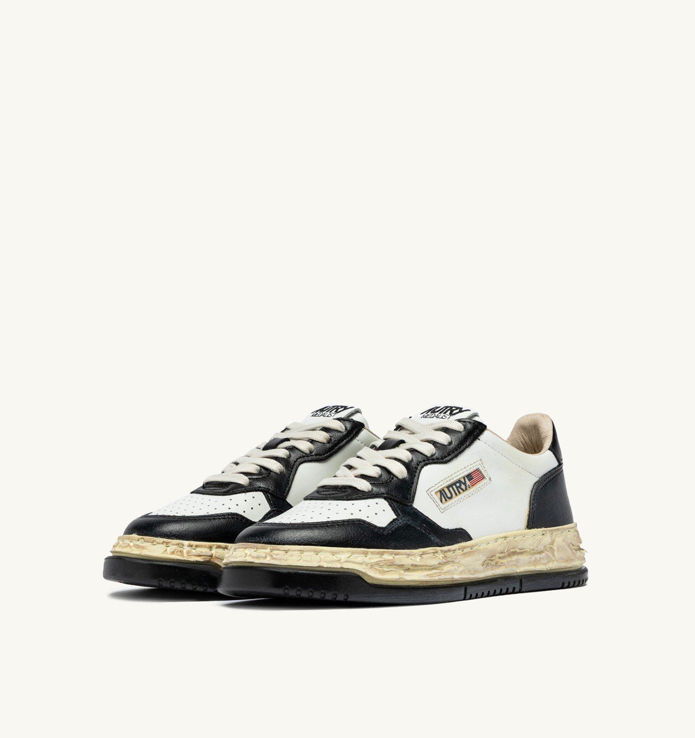 MEDALIST LOW SUPER VINTAGE 'Autry x Maison MIHARA YASUHIRO General Scale.' SNEAKERS IN WHITE AND BLA - 2