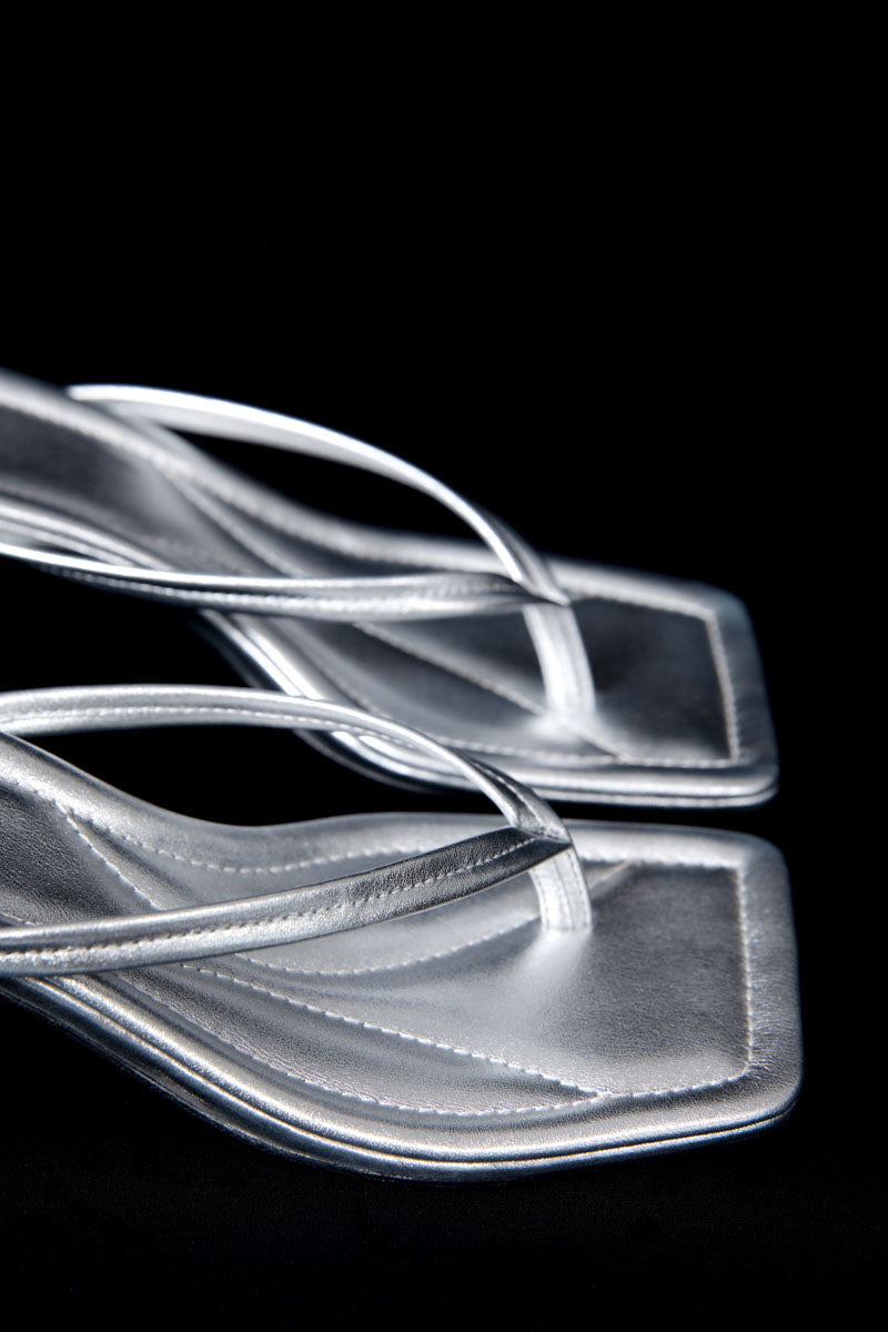 Thong Detail Heel - Silver - 6