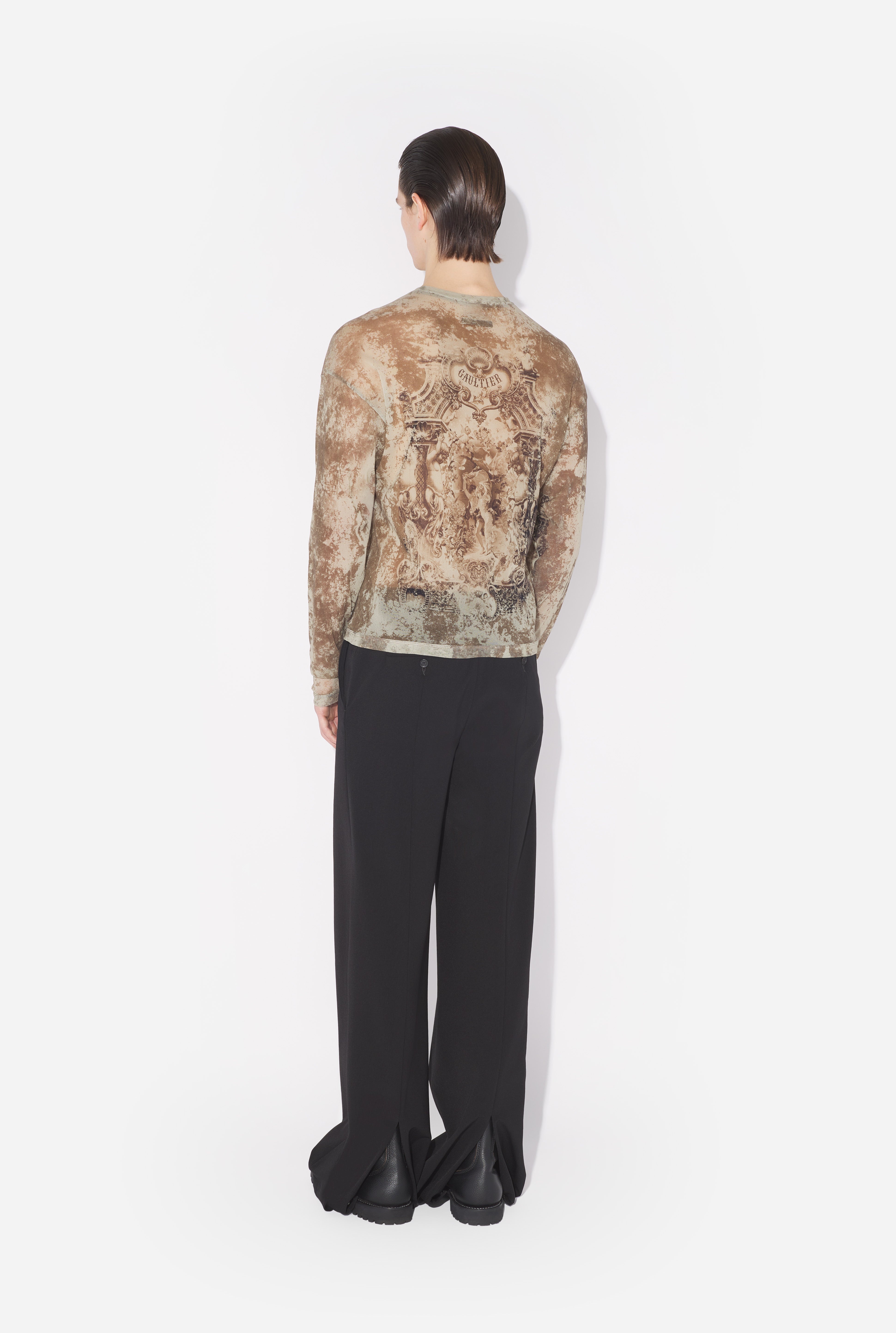 THE OVERSIZED BEIGE MÉDAILLON TOP - 6
