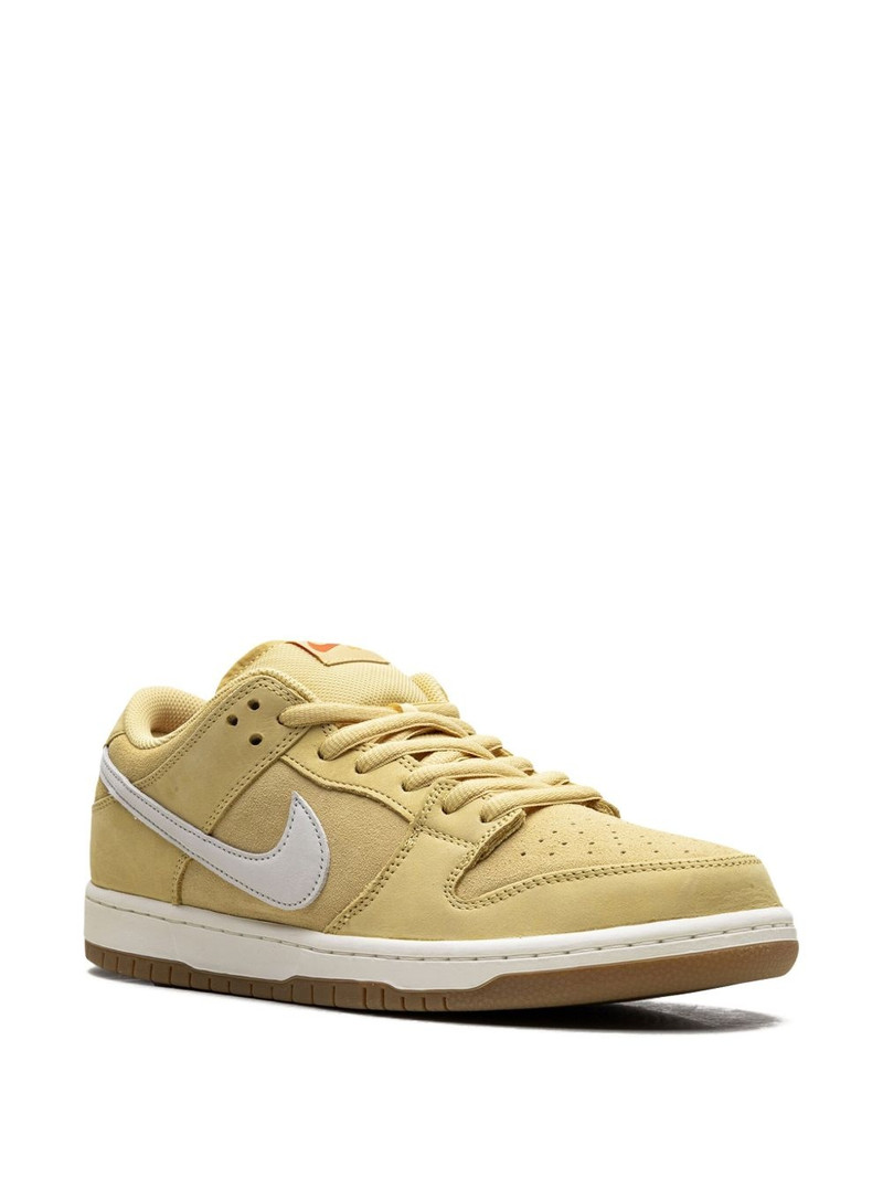 Nike SB Dunk Low "Saturn Gold" sneakers outlook