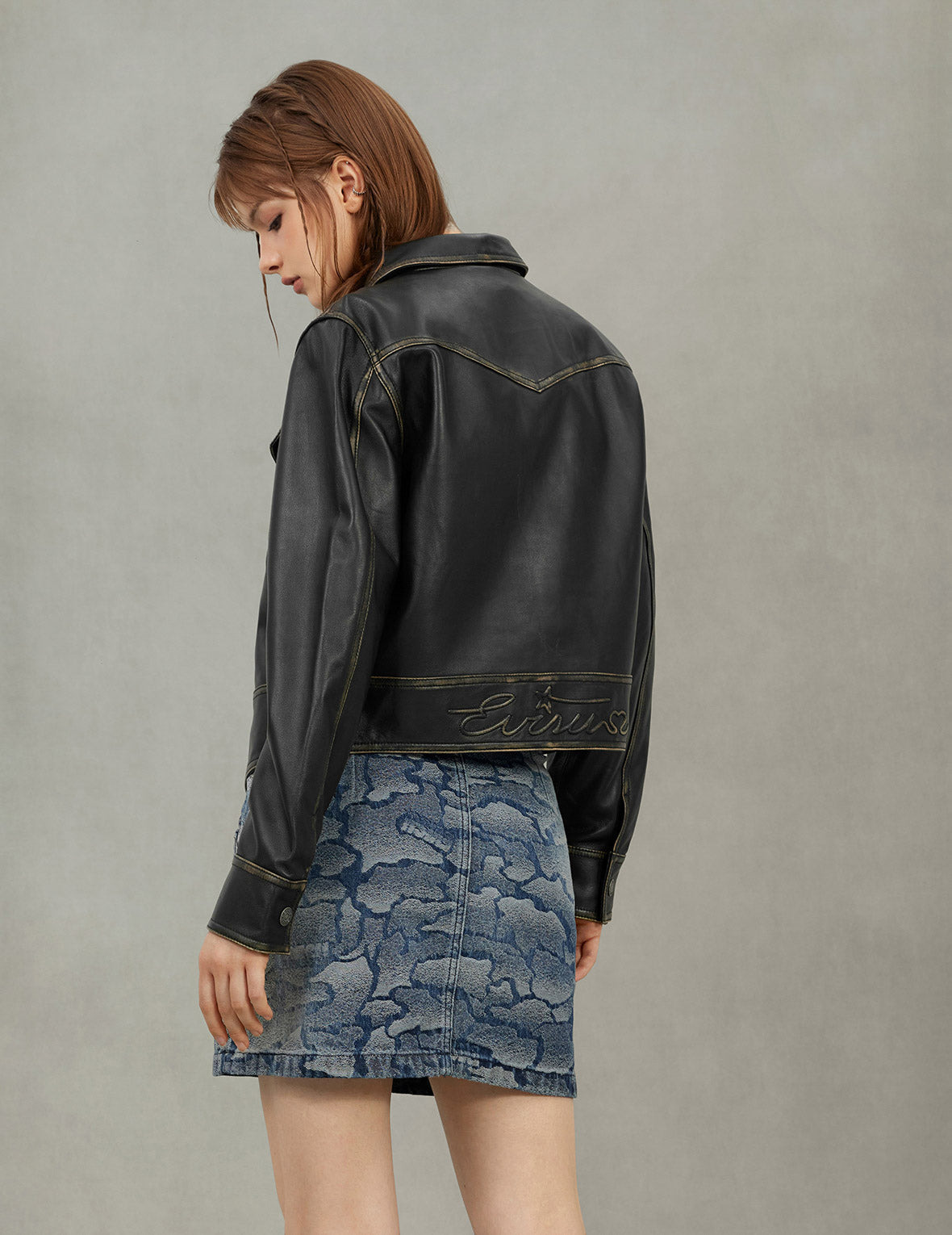 Logo Embossed Cropped Leather Jacket - 9