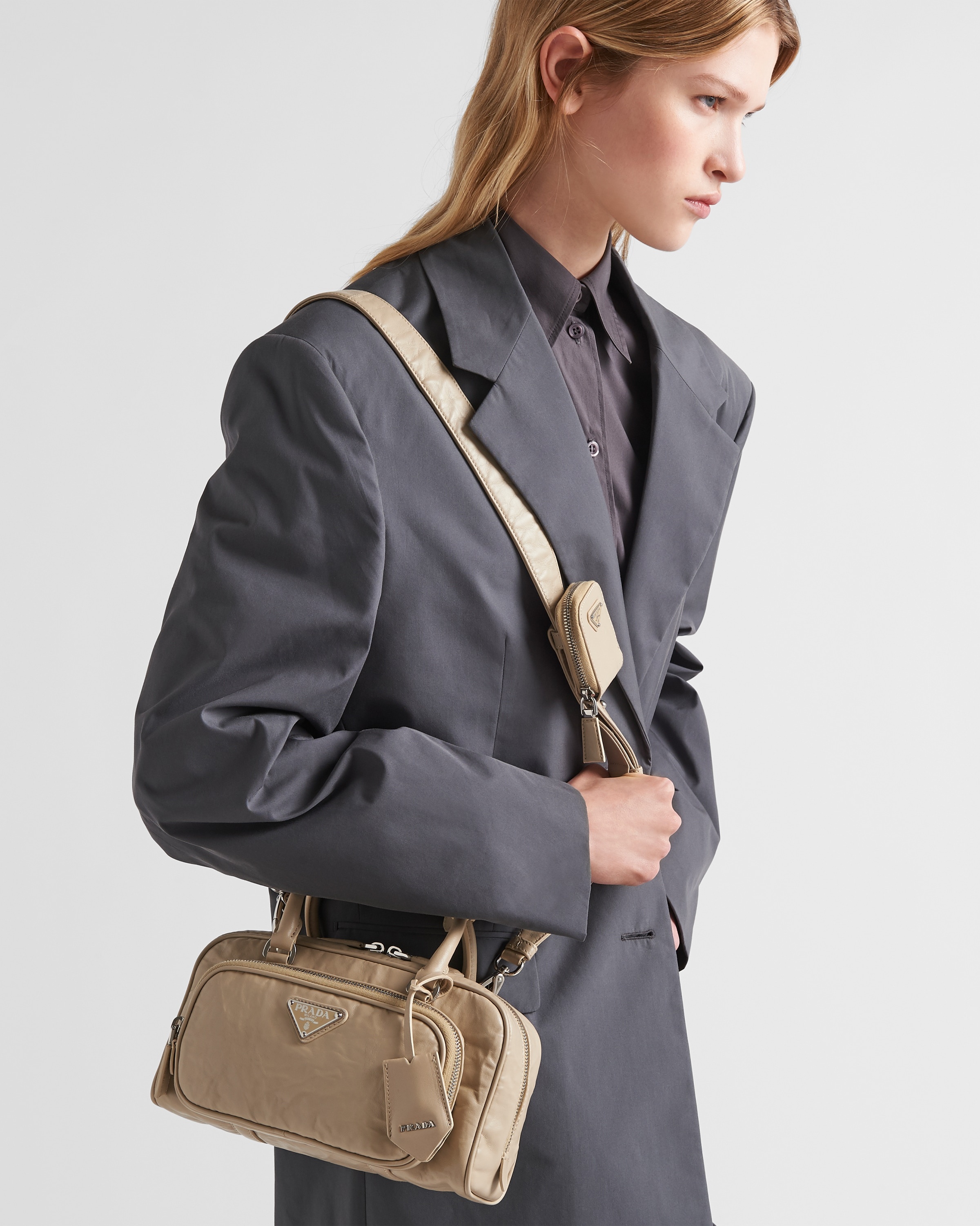 【PRADA】ANTIQUE NAPPA MULTI POKET TOP HANDLE BAG Prada Antique nappa leather multi-pocket top-handle bag