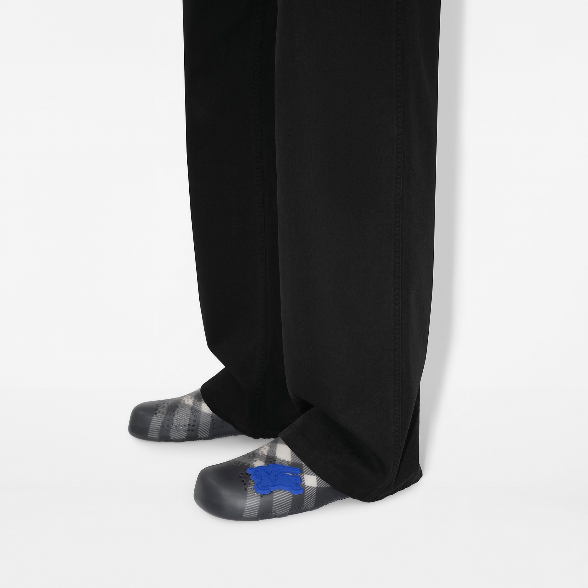 Check Rubber Stingray Clogs - 8