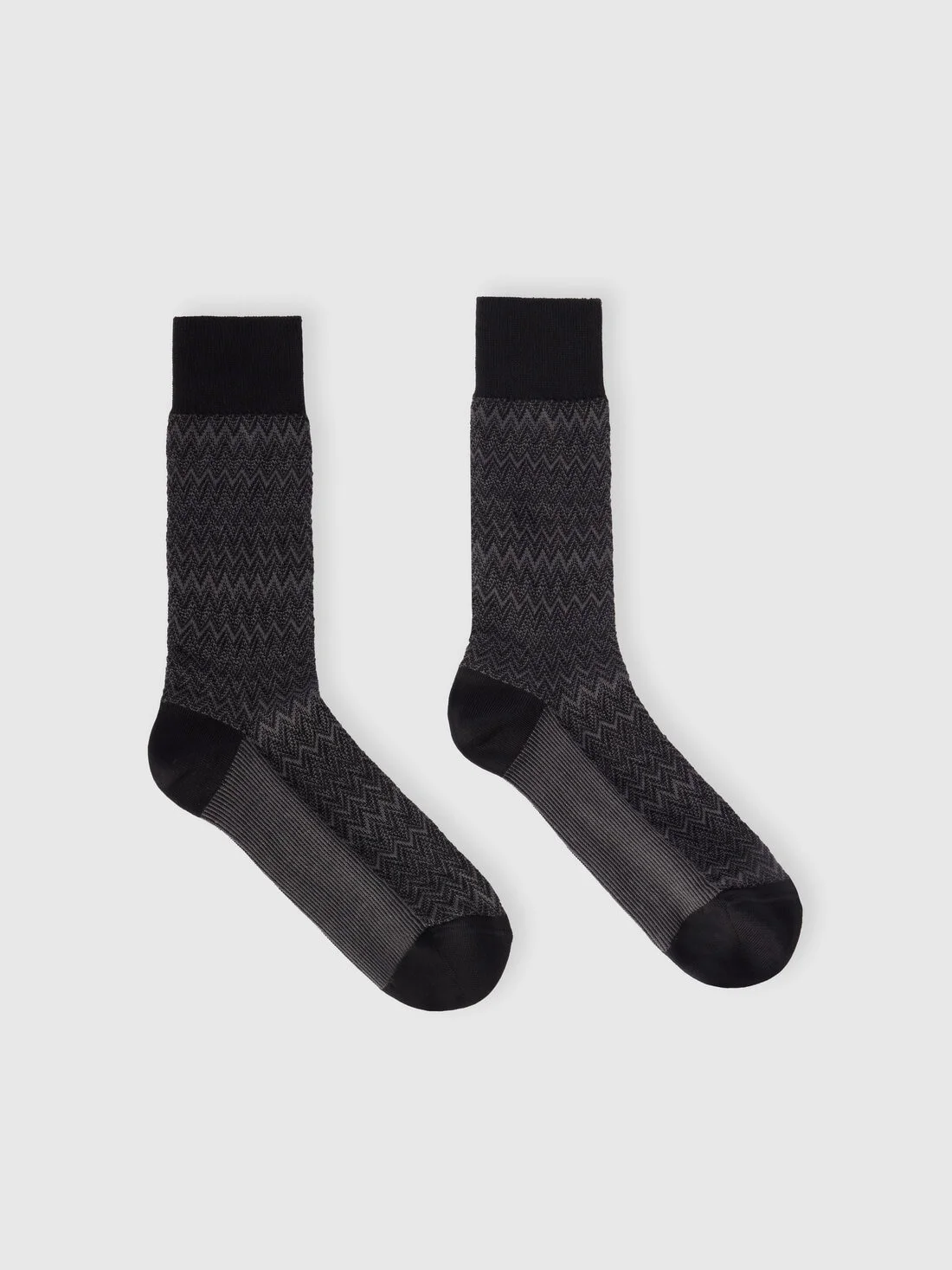 Mid-length cotton-blend 3D zigzag socks - 1