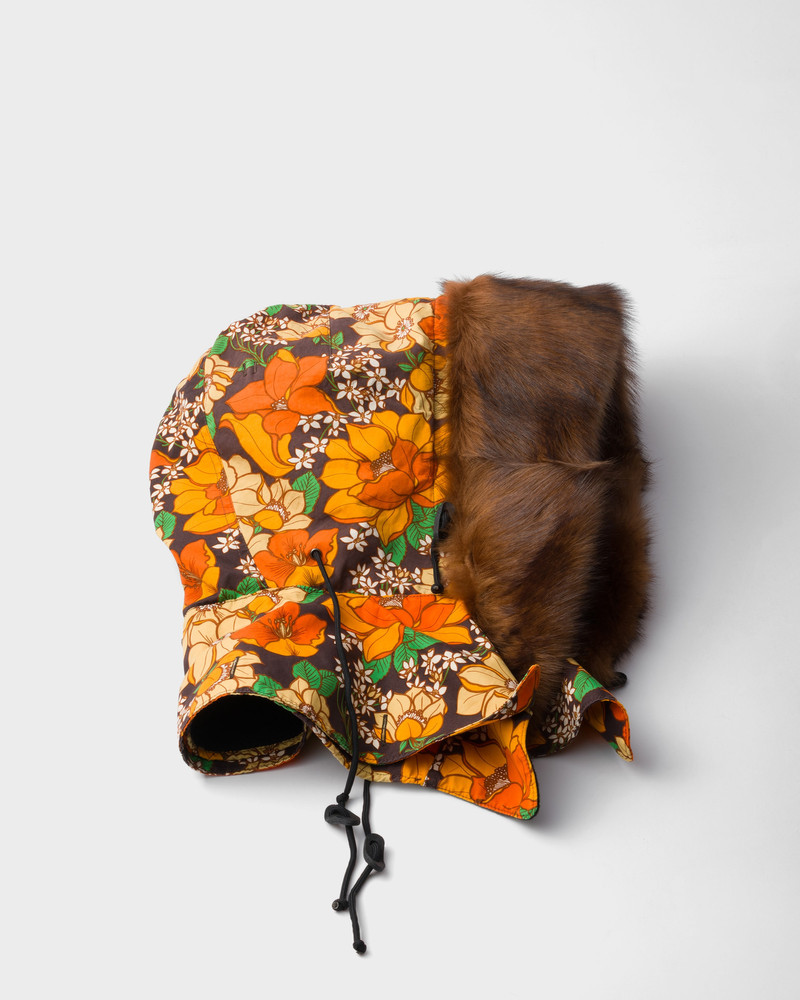 Printed poplin and shearling hood 1