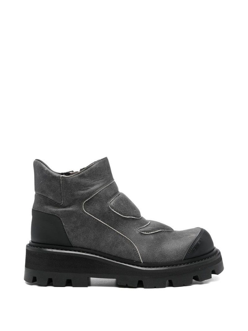 Aeon cracked boots 1