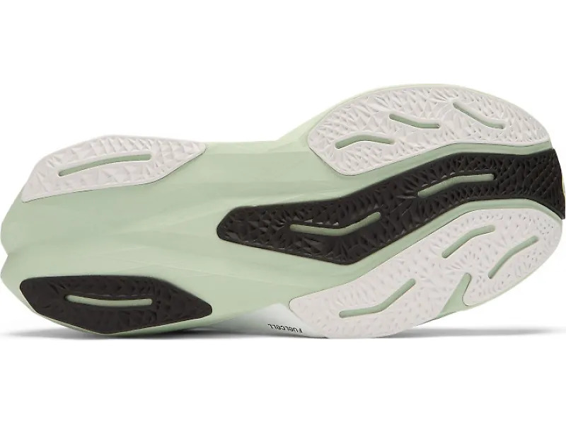 New Balance FuelCell Rebel v4 - 6