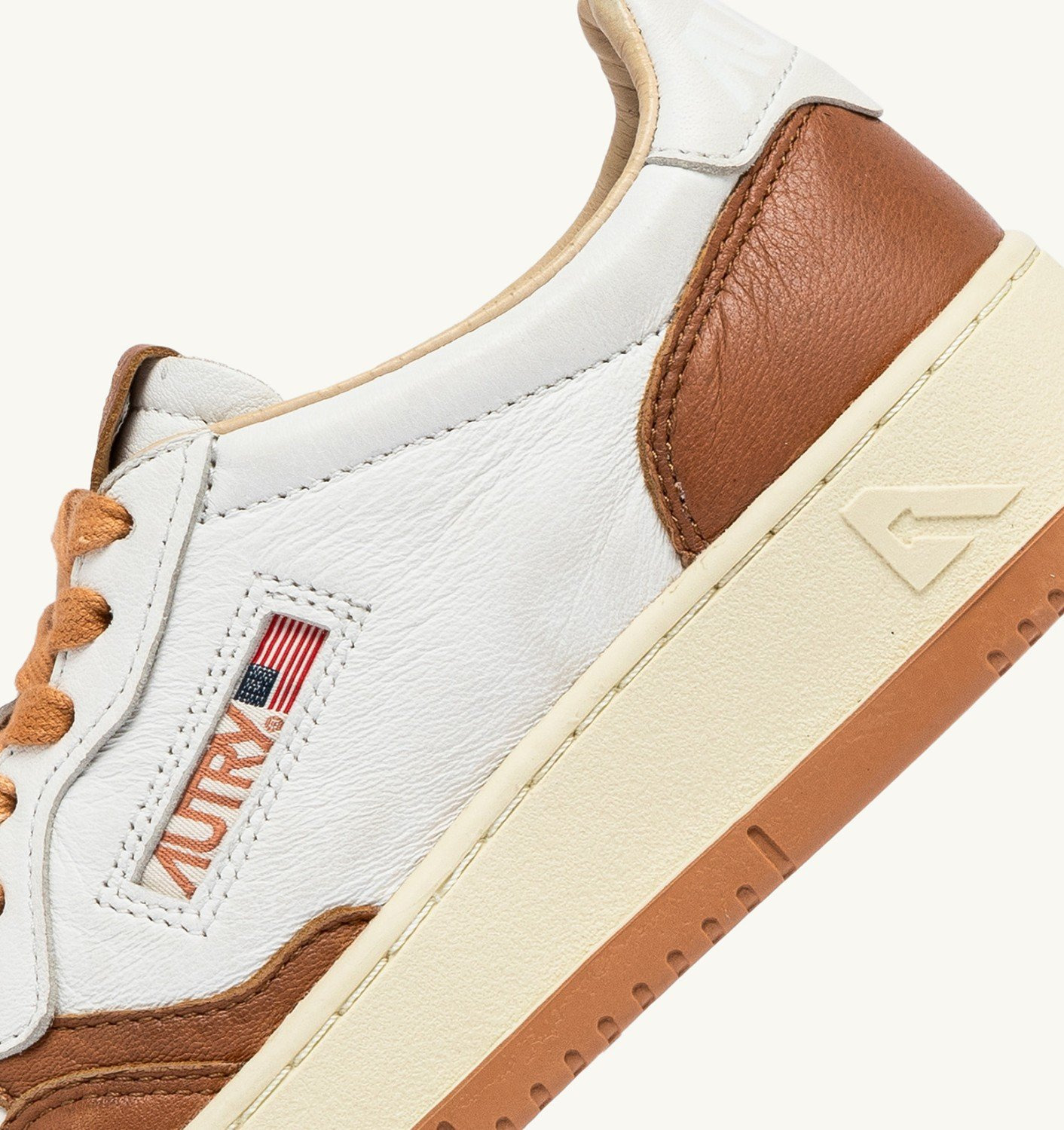 MEDALIST LOW SNEAKERS IN WHITE AND SANDSTORM LEATHER - 6