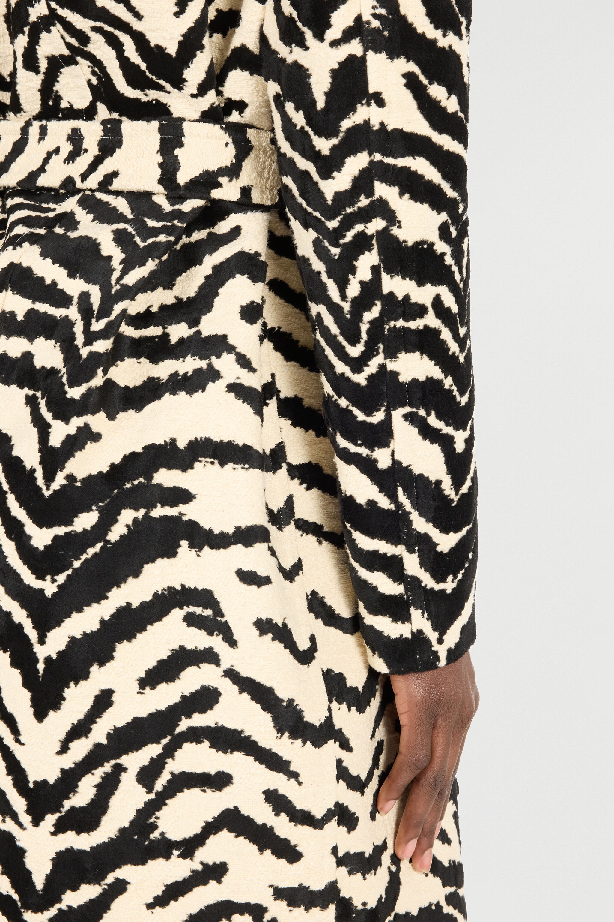 Coat With White Tigress Print - 7