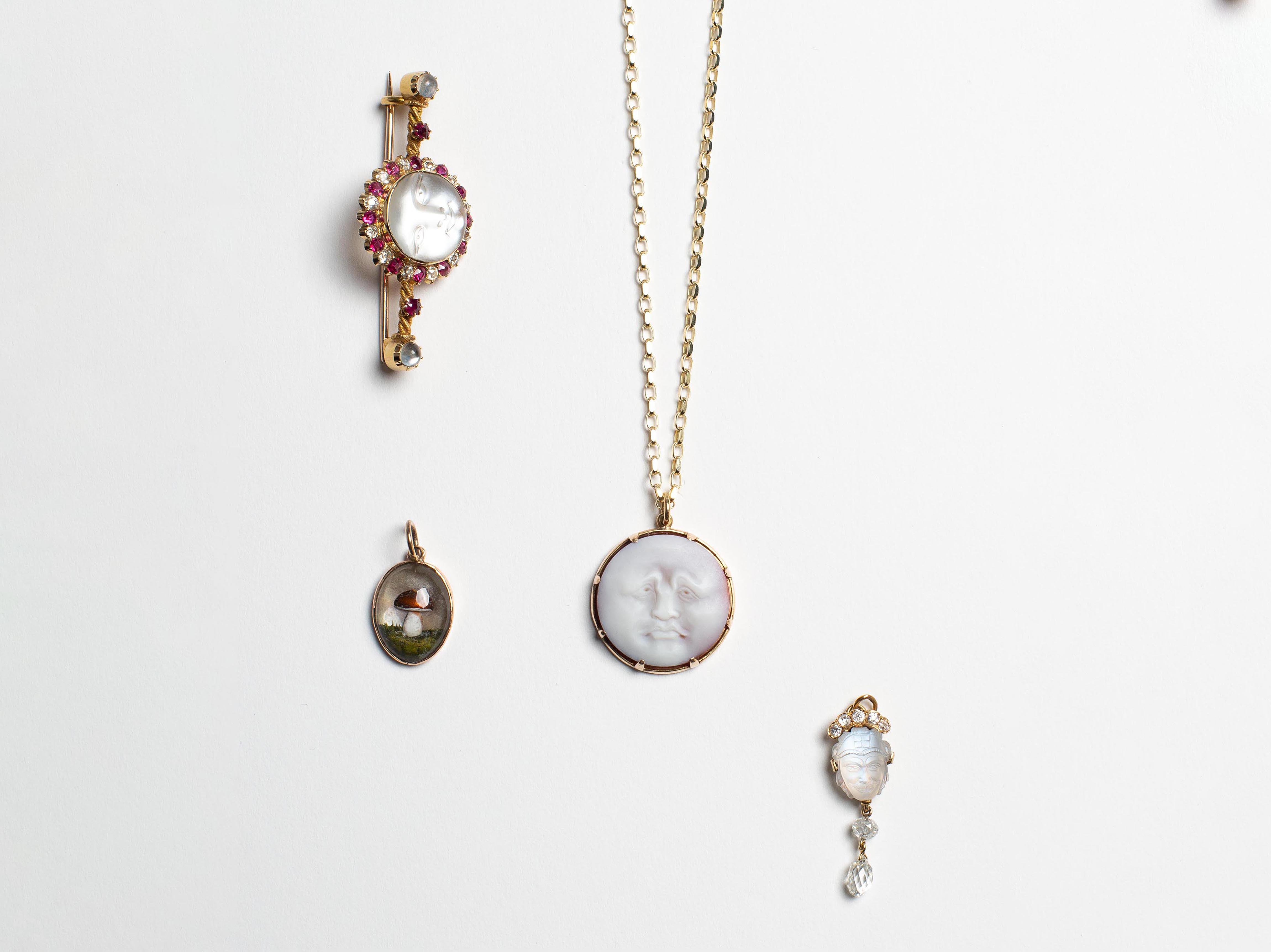 MOON PENDANT IN 9kt GOLD - 7