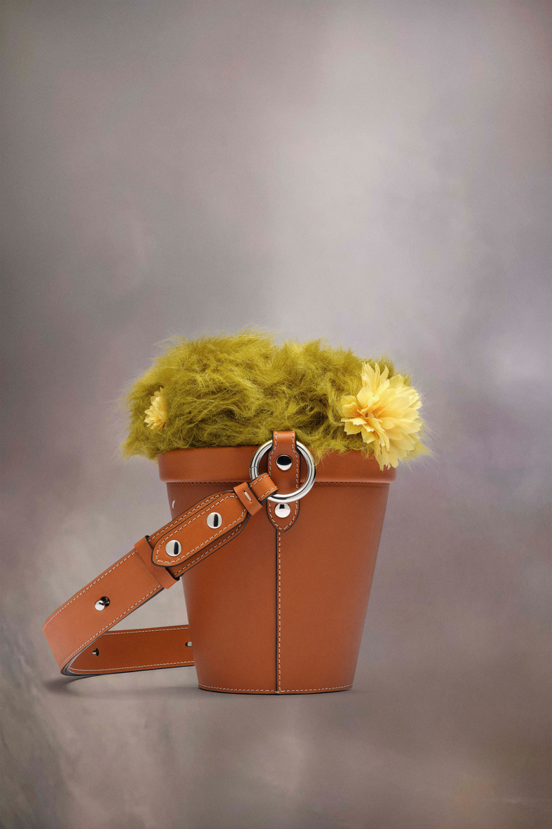 Maison Margiela Flower bucket bag outlook